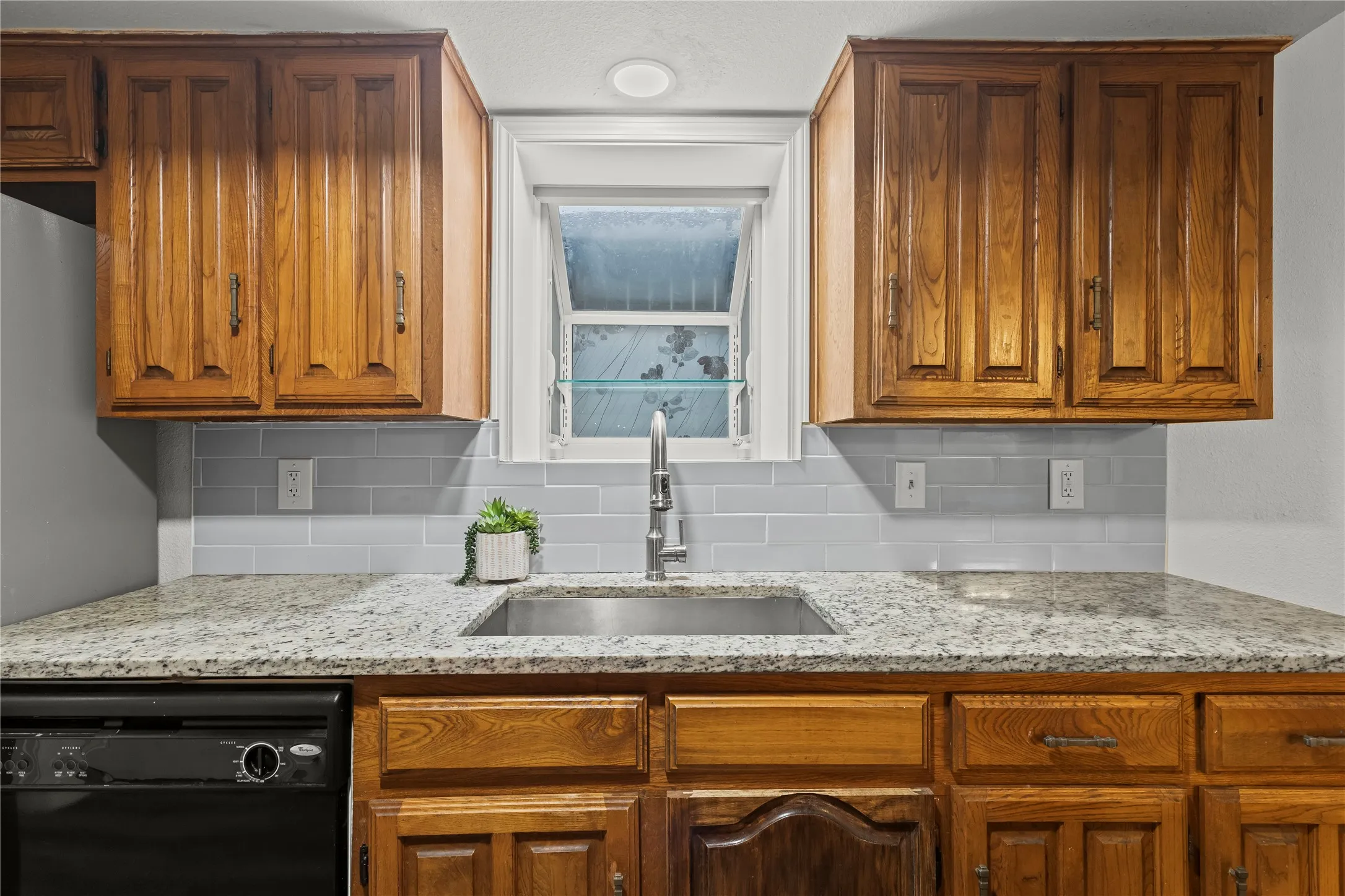 Single Family Residence For Rent in Dallas County , 211 Willowwood Place, Duncanville, Texas 75116, 4 Bedroom, 3 Bathroom, Garage spaces, 1,657 Sqft, built in 1978, mls#21370485, Real Estate Agent in Duncanville, Homes For Rent in Dallas county, Homes For Rent in Duncanville, Realtor in Duncanville Texas, Real Estate Brokerage Independent Realty Texas, Luminita Cordes Realtor