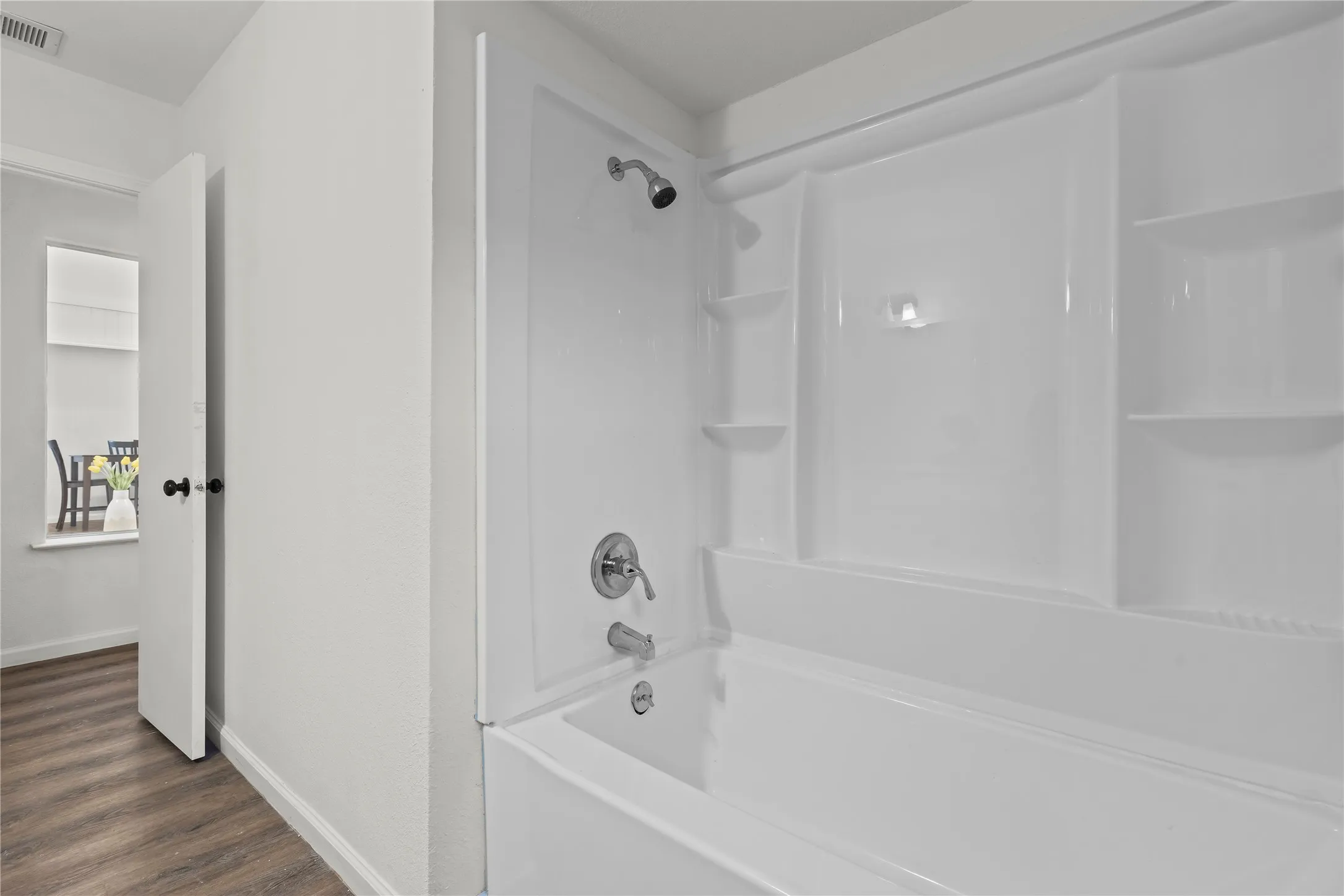 Single Family Residence For Rent in Dallas County , 211 Willowwood Place, Duncanville, Texas 75116, 4 Bedroom, 3 Bathroom, Garage spaces, 1,657 Sqft, built in 1978, mls#21370485, Real Estate Agent in Duncanville, Homes For Rent in Dallas county, Homes For Rent in Duncanville, Realtor in Duncanville Texas, Real Estate Brokerage Independent Realty Texas, Luminita Cordes Realtor