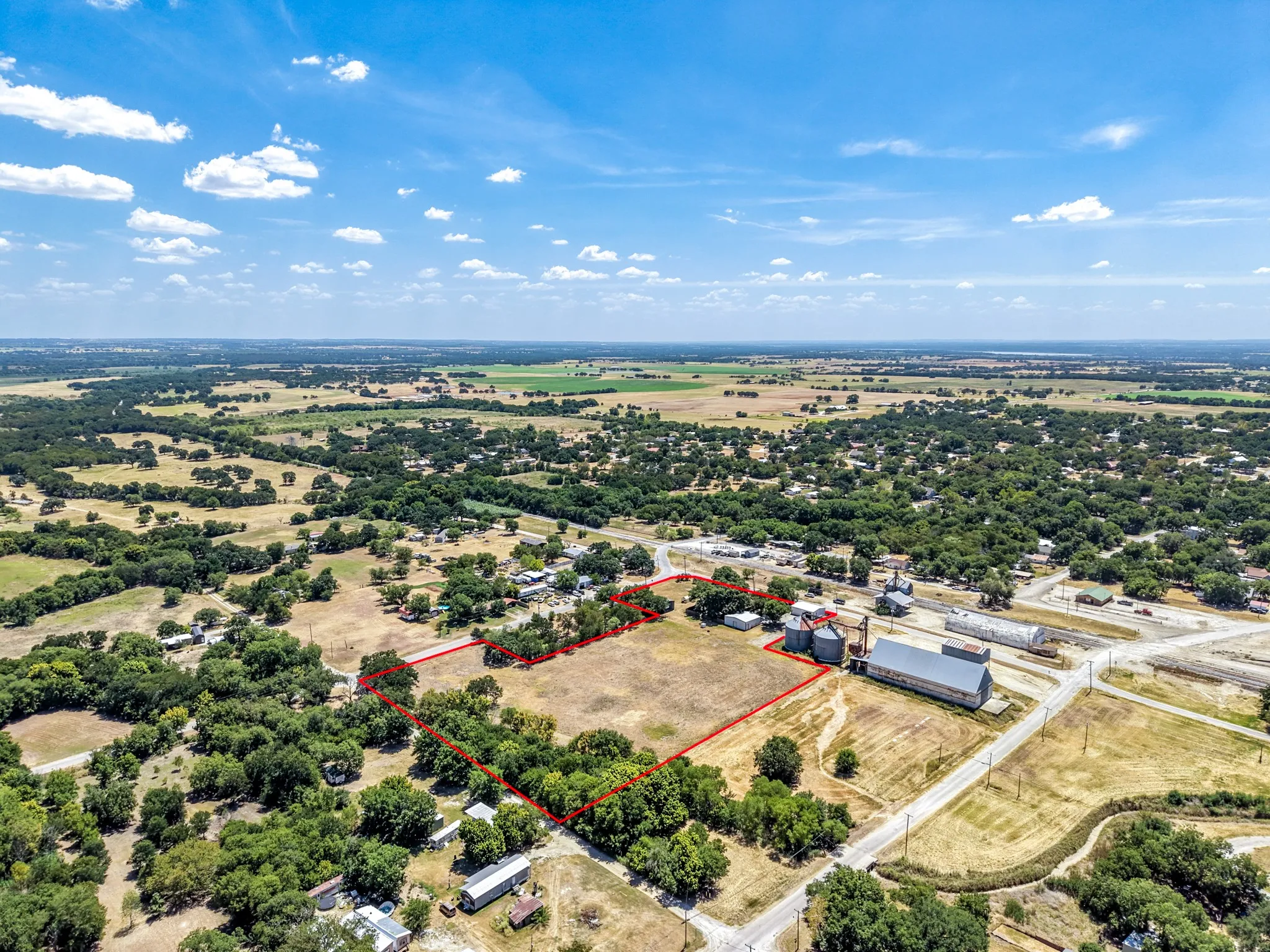 Farm For Sale in Comanche County , 509 E Almante Avenue, De Leon, Texas 76444, 2 Bedroom, 2 Bathroom, 2 Garage spaces, 3,060 Sqft, built in 1930, mls#21369959, Real Estate Agent in De Leon, Homes For Sale in Comanche county, Homes For Sale in De Leon, Realtor in De Leon Texas, Real Estate Brokerage Independent Realty Texas, Luminita Cordes Realtor