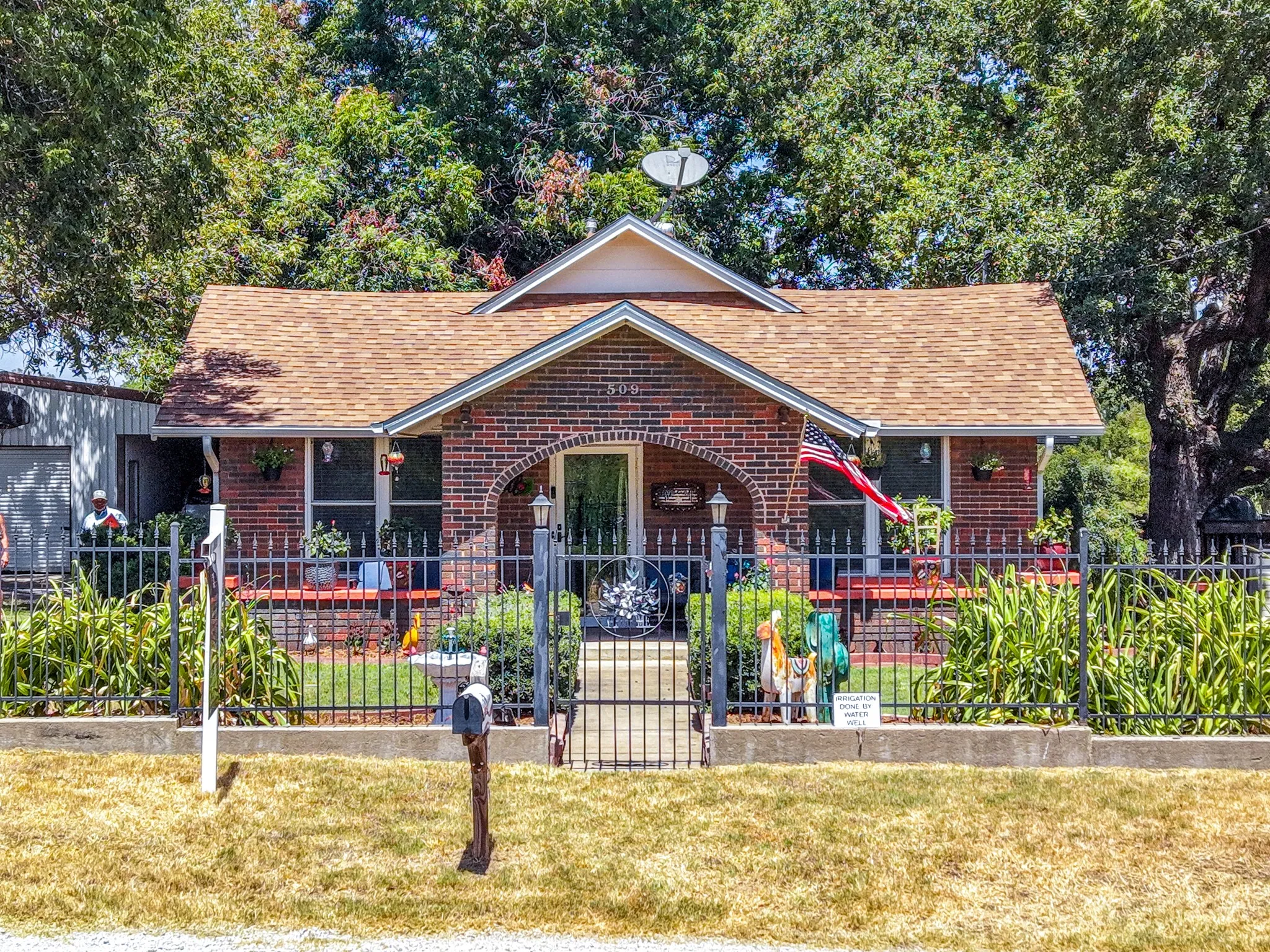 Farm For Sale in Comanche County , 509 E Almante Avenue, De Leon, Texas 76444, 2 Bedroom, 2 Bathroom, 2 Garage spaces, 3,060 Sqft, built in 1930, mls#21369959, Real Estate Agent in De Leon, Homes For Sale in Comanche county, Homes For Sale in De Leon, Realtor in De Leon Texas, Real Estate Brokerage Independent Realty Texas, Luminita Cordes Realtor