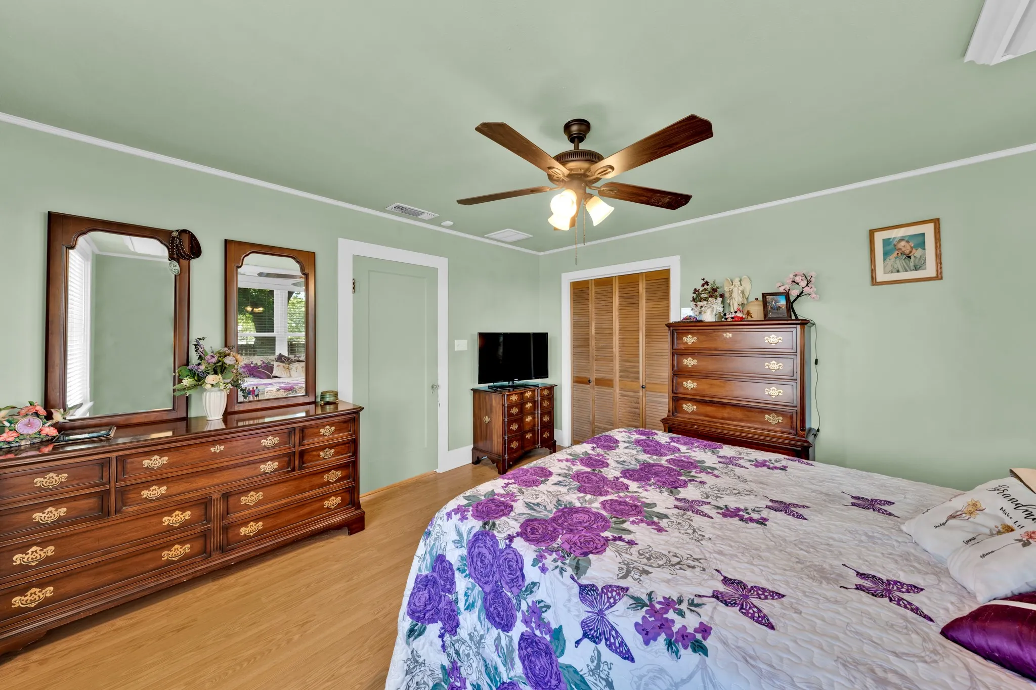 Farm For Sale in Comanche County , 509 E Almante Avenue, De Leon, Texas 76444, 2 Bedroom, 2 Bathroom, 2 Garage spaces, 3,060 Sqft, built in 1930, mls#21369959, Real Estate Agent in De Leon, Homes For Sale in Comanche county, Homes For Sale in De Leon, Realtor in De Leon Texas, Real Estate Brokerage Independent Realty Texas, Luminita Cordes Realtor