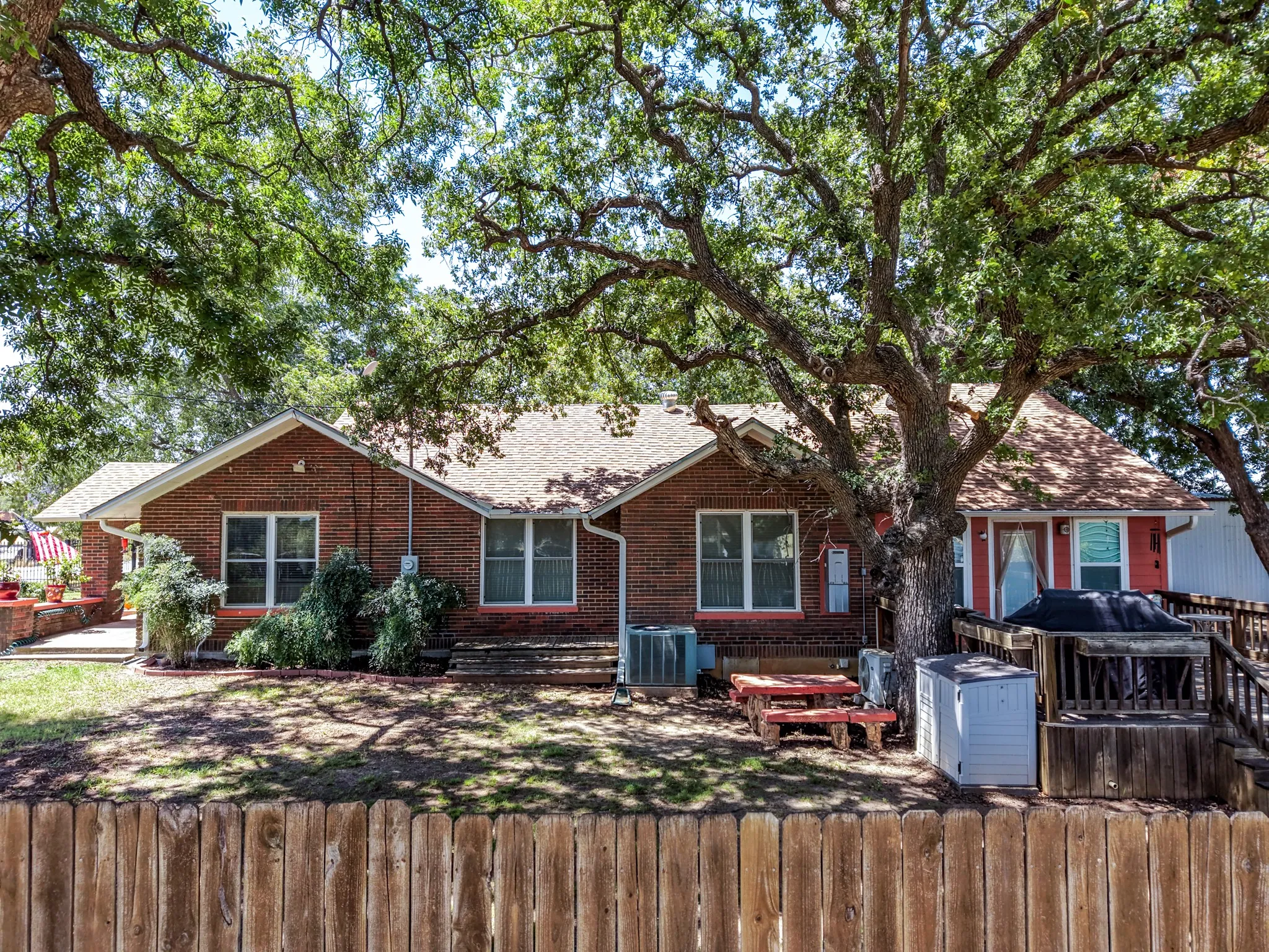 Farm For Sale in Comanche County , 509 E Almante Avenue, De Leon, Texas 76444, 2 Bedroom, 2 Bathroom, 2 Garage spaces, 3,060 Sqft, built in 1930, mls#21369959, Real Estate Agent in De Leon, Homes For Sale in Comanche county, Homes For Sale in De Leon, Realtor in De Leon Texas, Real Estate Brokerage Independent Realty Texas, Luminita Cordes Realtor