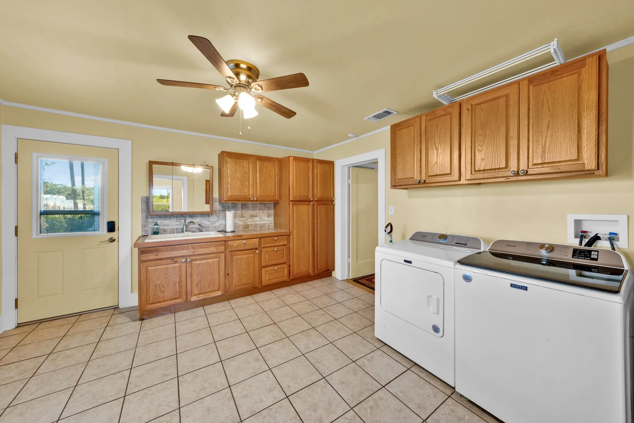 Farm For Sale in Comanche County , 509 E Almante Avenue, De Leon, Texas 76444, 2 Bedroom, 2 Bathroom, 2 Garage spaces, 3,060 Sqft, built in 1930, mls#21369959, Real Estate Agent in De Leon, Homes For Sale in Comanche county, Homes For Sale in De Leon, Realtor in De Leon Texas, Real Estate Brokerage Independent Realty Texas, Luminita Cordes Realtor