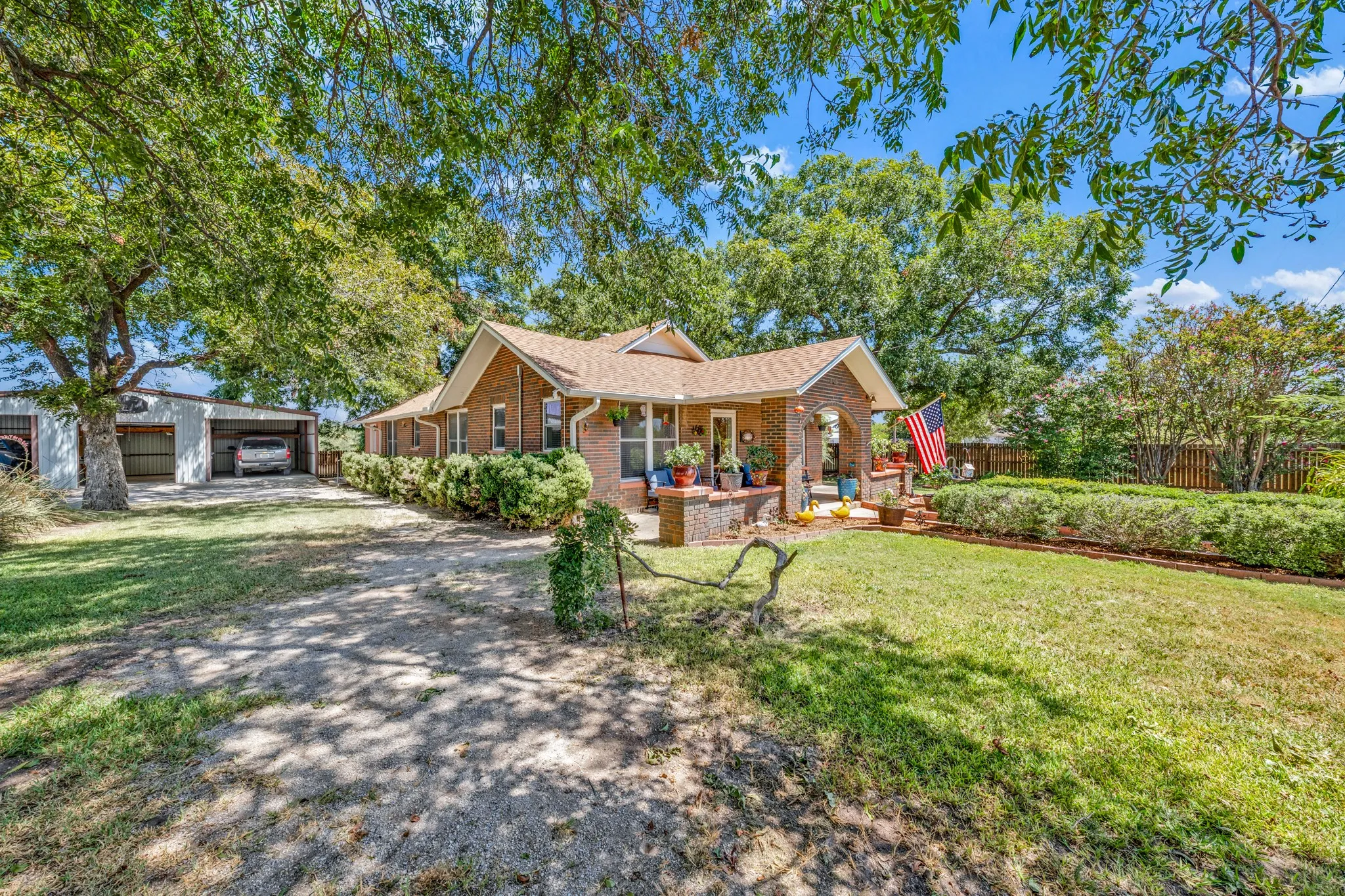 Farm For Sale in Comanche County , 509 E Almante Avenue, De Leon, Texas 76444, 2 Bedroom, 2 Bathroom, 2 Garage spaces, 3,060 Sqft, built in 1930, mls#21369959, Real Estate Agent in De Leon, Homes For Sale in Comanche county, Homes For Sale in De Leon, Realtor in De Leon Texas, Real Estate Brokerage Independent Realty Texas, Luminita Cordes Realtor