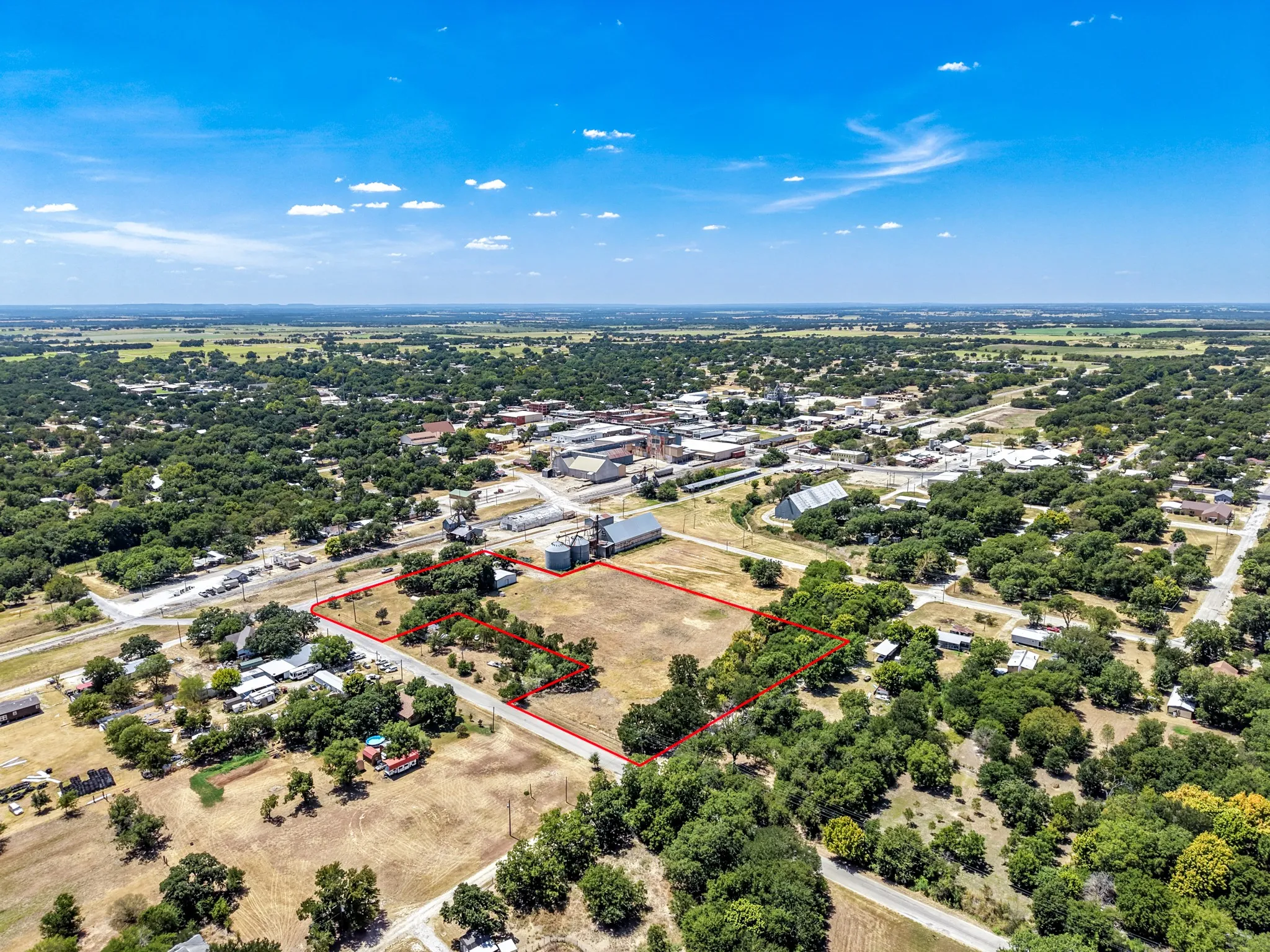 Farm For Sale in Comanche County , 509 E Almante Avenue, De Leon, Texas 76444, 2 Bedroom, 2 Bathroom, 2 Garage spaces, 3,060 Sqft, built in 1930, mls#21369959, Real Estate Agent in De Leon, Homes For Sale in Comanche county, Homes For Sale in De Leon, Realtor in De Leon Texas, Real Estate Brokerage Independent Realty Texas, Luminita Cordes Realtor