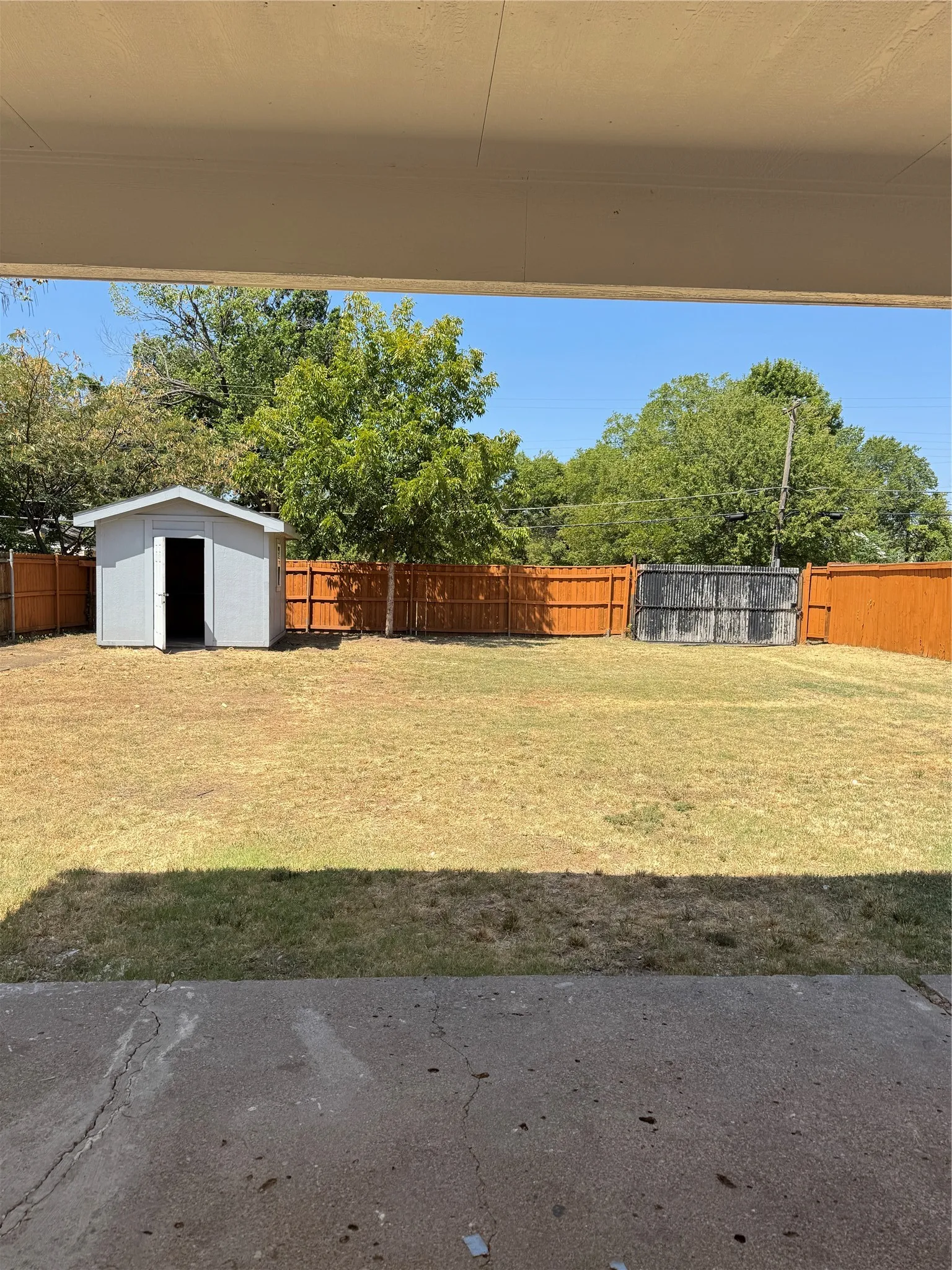 Single Family Residence For Rent in Dallas County , 911 English Street, Irving, Texas 75061, 4 Bedroom, 2 Bathroom, Garage spaces, 1,534 Sqft, built in 1950, mls#21370460, Real Estate Agent in Irving, Homes For Rent in Dallas county, Homes For Rent in Irving, Realtor in Irving Texas, Real Estate Brokerage Independent Realty Texas, Luminita Cordes Realtor