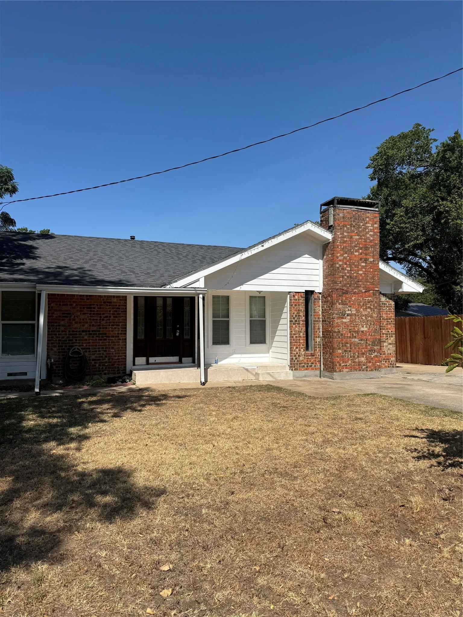 Single Family Residence For Rent in Dallas County , 911 English Street, Irving, Texas 75061, 4 Bedroom, 2 Bathroom, Garage spaces, 1,534 Sqft, built in 1950, mls#21370460, Real Estate Agent in Irving, Homes For Rent in Dallas county, Homes For Rent in Irving, Realtor in Irving Texas, Real Estate Brokerage Independent Realty Texas, Luminita Cordes Realtor