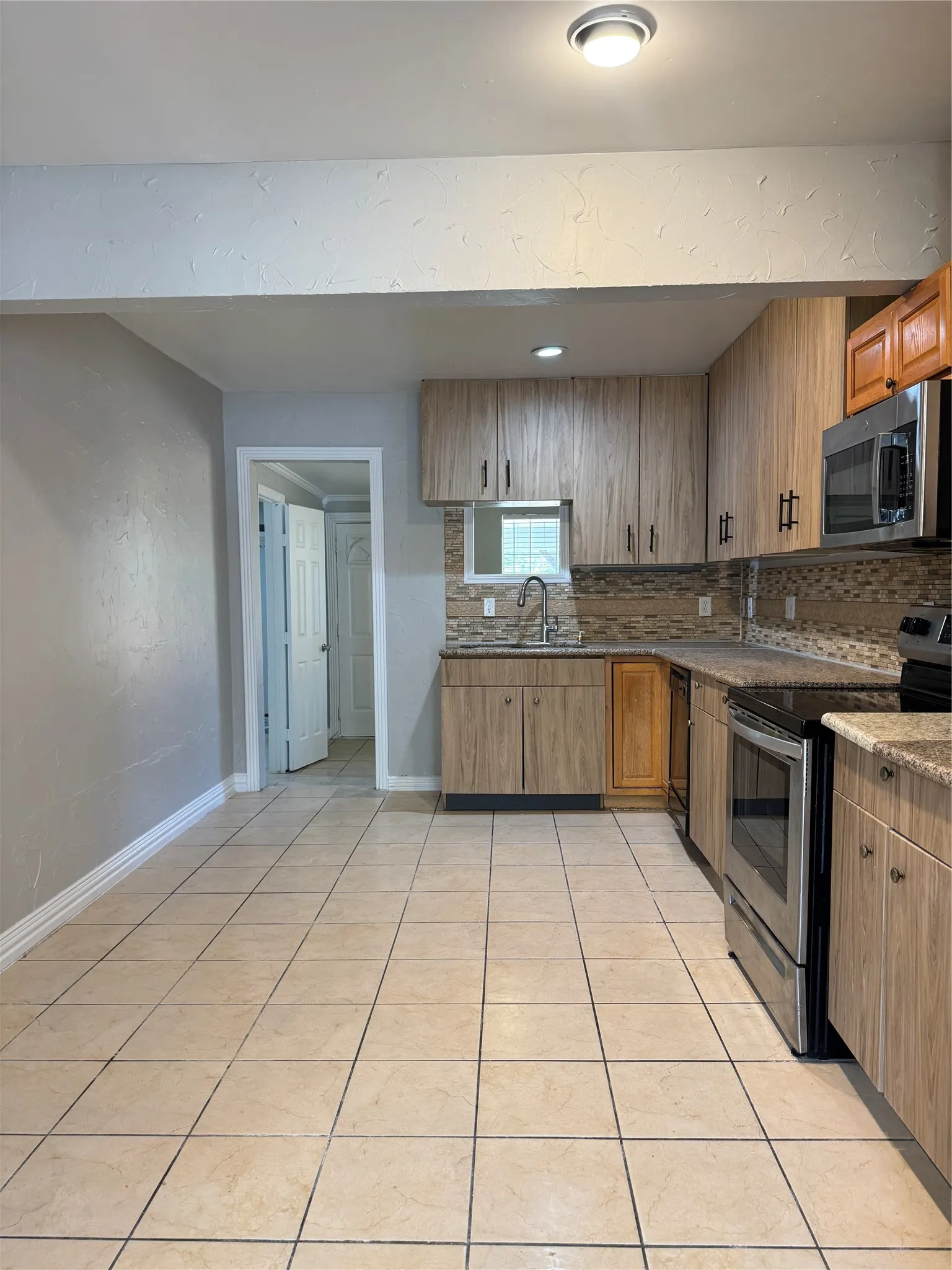 Single Family Residence For Rent in Dallas County , 911 English Street, Irving, Texas 75061, 4 Bedroom, 2 Bathroom, Garage spaces, 1,534 Sqft, built in 1950, mls#21370460, Real Estate Agent in Irving, Homes For Rent in Dallas county, Homes For Rent in Irving, Realtor in Irving Texas, Real Estate Brokerage Independent Realty Texas, Luminita Cordes Realtor