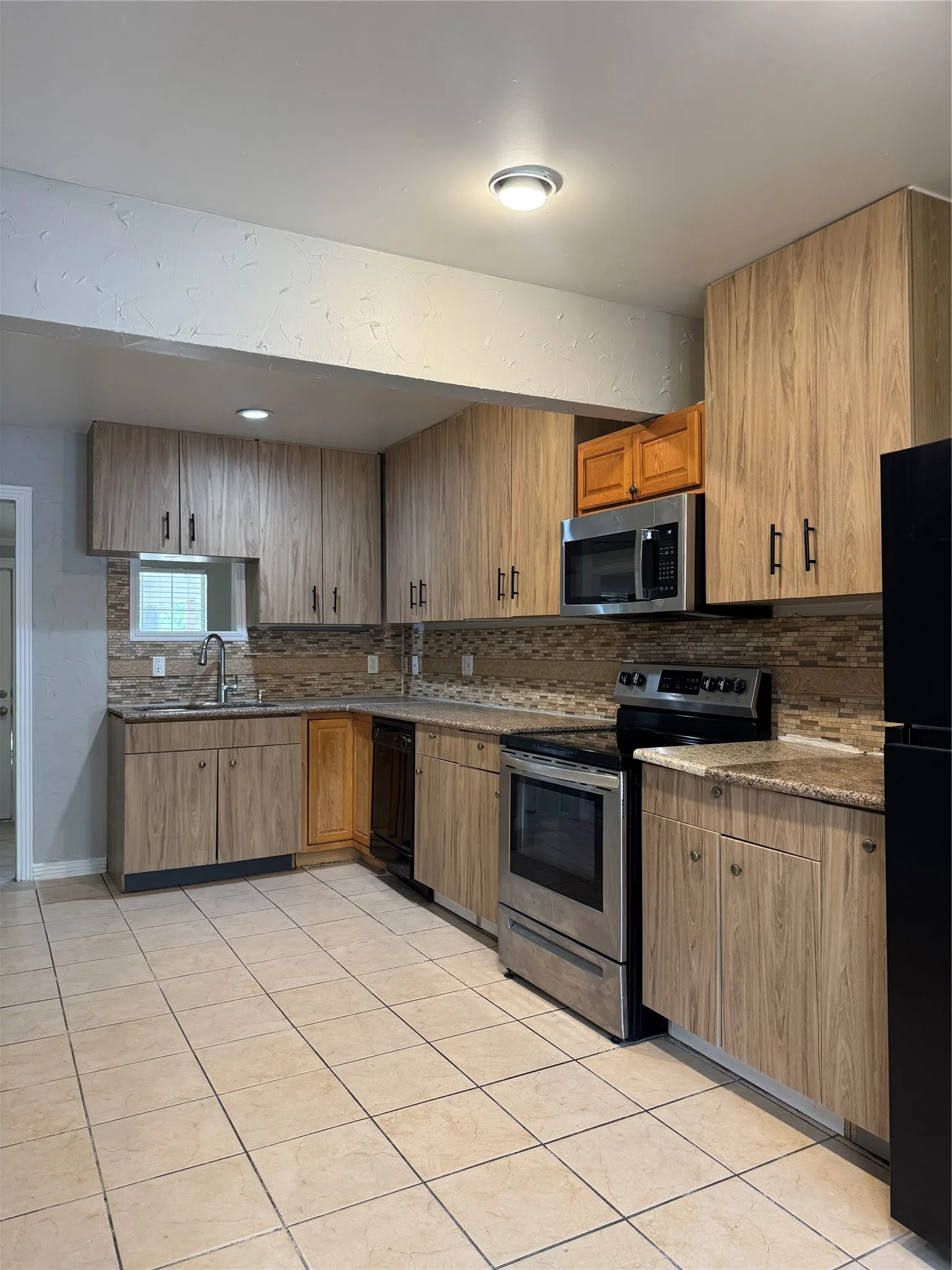Single Family Residence For Rent in Dallas County , 911 English Street, Irving, Texas 75061, 4 Bedroom, 2 Bathroom, Garage spaces, 1,534 Sqft, built in 1950, mls#21370460, Real Estate Agent in Irving, Homes For Rent in Dallas county, Homes For Rent in Irving, Realtor in Irving Texas, Real Estate Brokerage Independent Realty Texas, Luminita Cordes Realtor