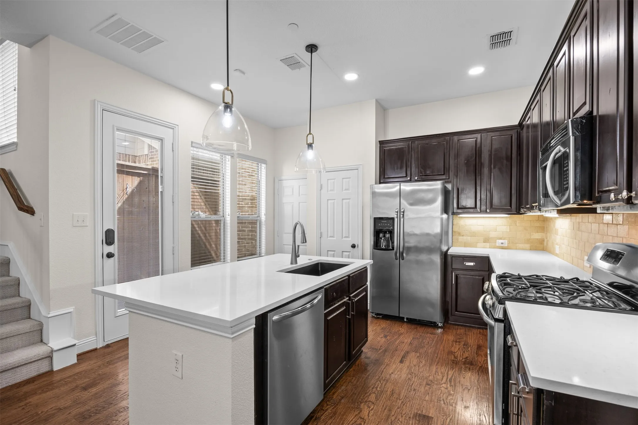 Townhouse For Sale in Dallas County , 743 Matthew Place, Richardson, Texas 75081, 3 Bedroom, 4 Bathroom, 2 Garage spaces, 2,091 Sqft, built in 2010, mls#21370349, Real Estate Agent in Richardson, Homes For Sale in Dallas county, Homes For Sale in Richardson, Realtor in Richardson Texas, Real Estate Brokerage Independent Realty Texas, Luminita Cordes Realtor
