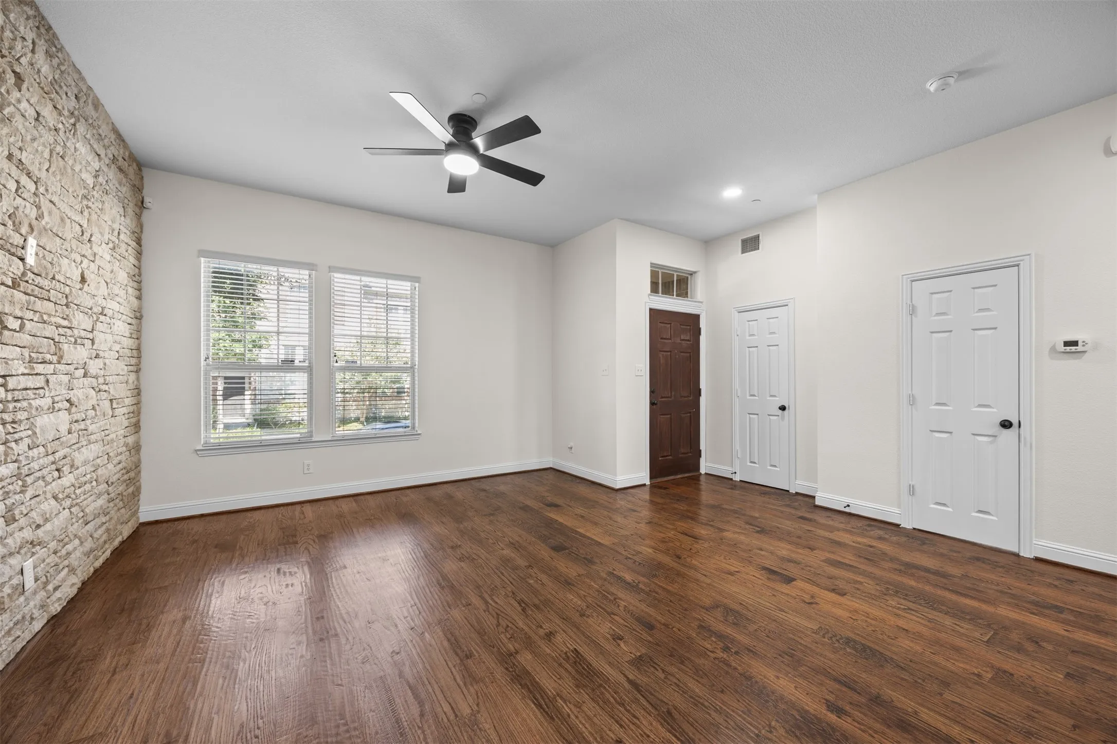 Townhouse For Sale in Dallas County , 743 Matthew Place, Richardson, Texas 75081, 3 Bedroom, 4 Bathroom, 2 Garage spaces, 2,091 Sqft, built in 2010, mls#21370349, Real Estate Agent in Richardson, Homes For Sale in Dallas county, Homes For Sale in Richardson, Realtor in Richardson Texas, Real Estate Brokerage Independent Realty Texas, Luminita Cordes Realtor