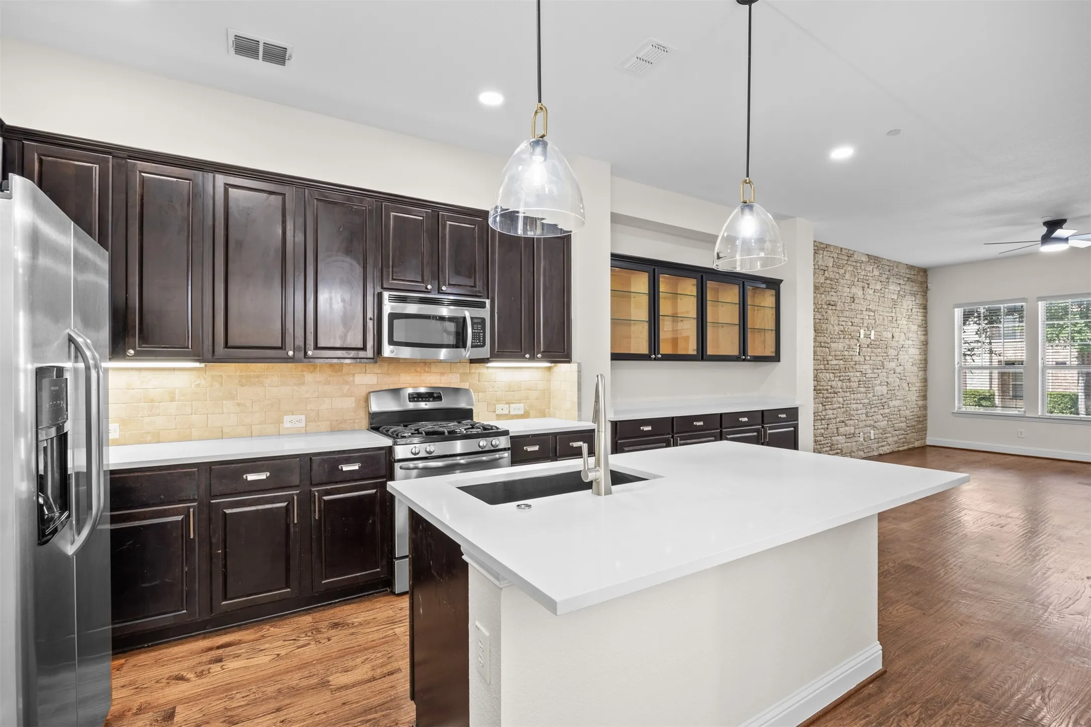 Townhouse For Sale in Dallas County , 743 Matthew Place, Richardson, Texas 75081, 3 Bedroom, 4 Bathroom, 2 Garage spaces, 2,091 Sqft, built in 2010, mls#21370349, Real Estate Agent in Richardson, Homes For Sale in Dallas county, Homes For Sale in Richardson, Realtor in Richardson Texas, Real Estate Brokerage Independent Realty Texas, Luminita Cordes Realtor