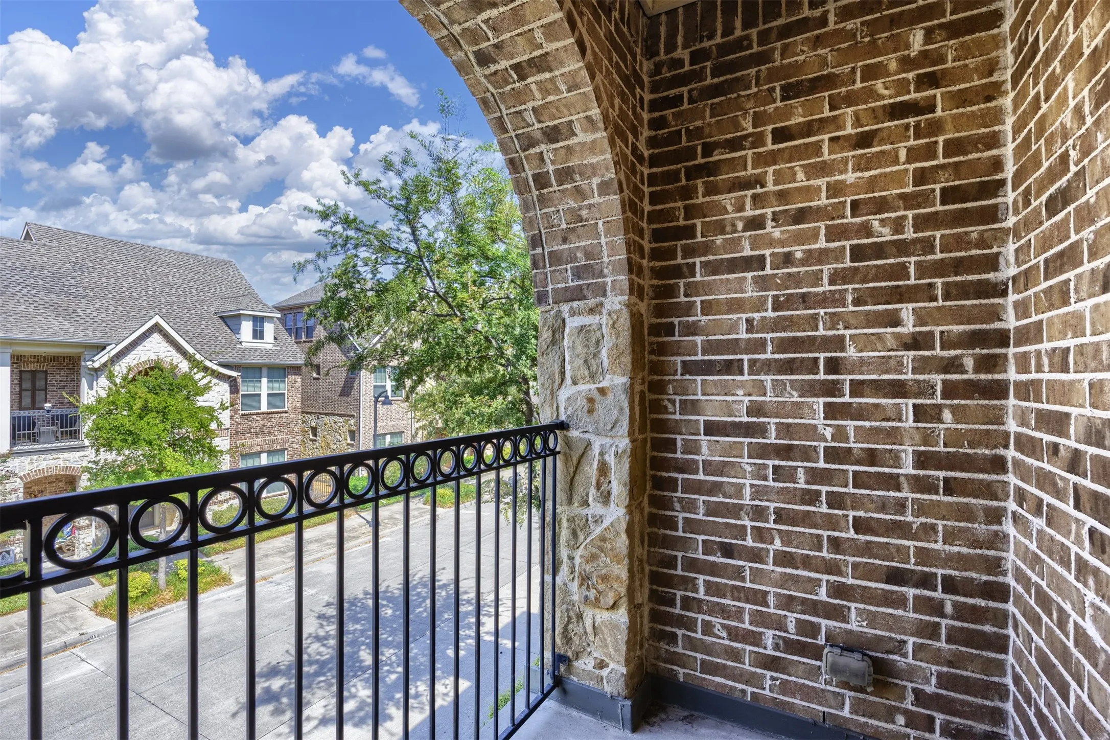 Townhouse For Sale in Dallas County , 743 Matthew Place, Richardson, Texas 75081, 3 Bedroom, 4 Bathroom, 2 Garage spaces, 2,091 Sqft, built in 2010, mls#21370349, Real Estate Agent in Richardson, Homes For Sale in Dallas county, Homes For Sale in Richardson, Realtor in Richardson Texas, Real Estate Brokerage Independent Realty Texas, Luminita Cordes Realtor