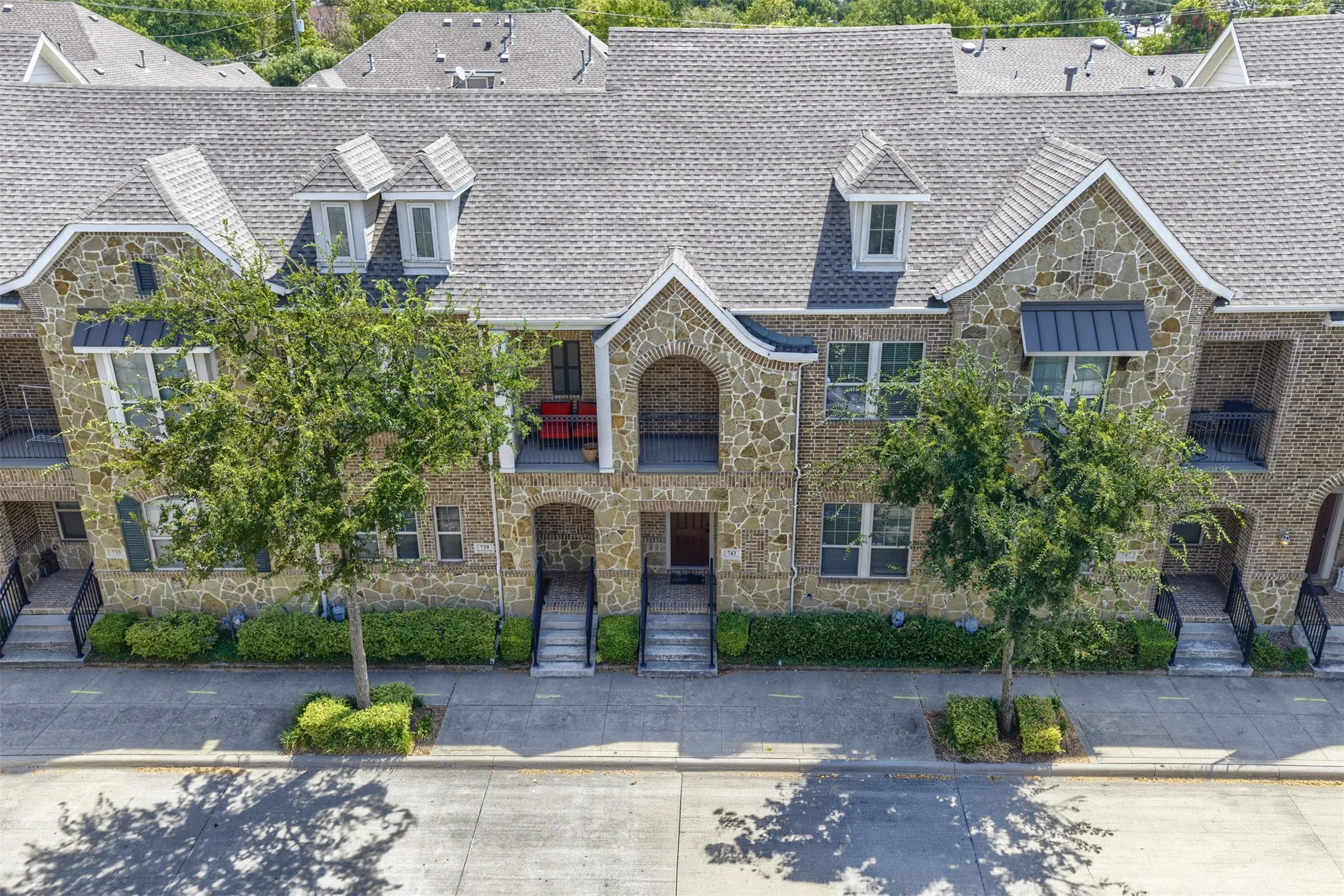 Townhouse For Sale in Dallas County , 743 Matthew Place, Richardson, Texas 75081, 3 Bedroom, 4 Bathroom, 2 Garage spaces, 2,091 Sqft, built in 2010, mls#21370349, Real Estate Agent in Richardson, Homes For Sale in Dallas county, Homes For Sale in Richardson, Realtor in Richardson Texas, Real Estate Brokerage Independent Realty Texas, Luminita Cordes Realtor