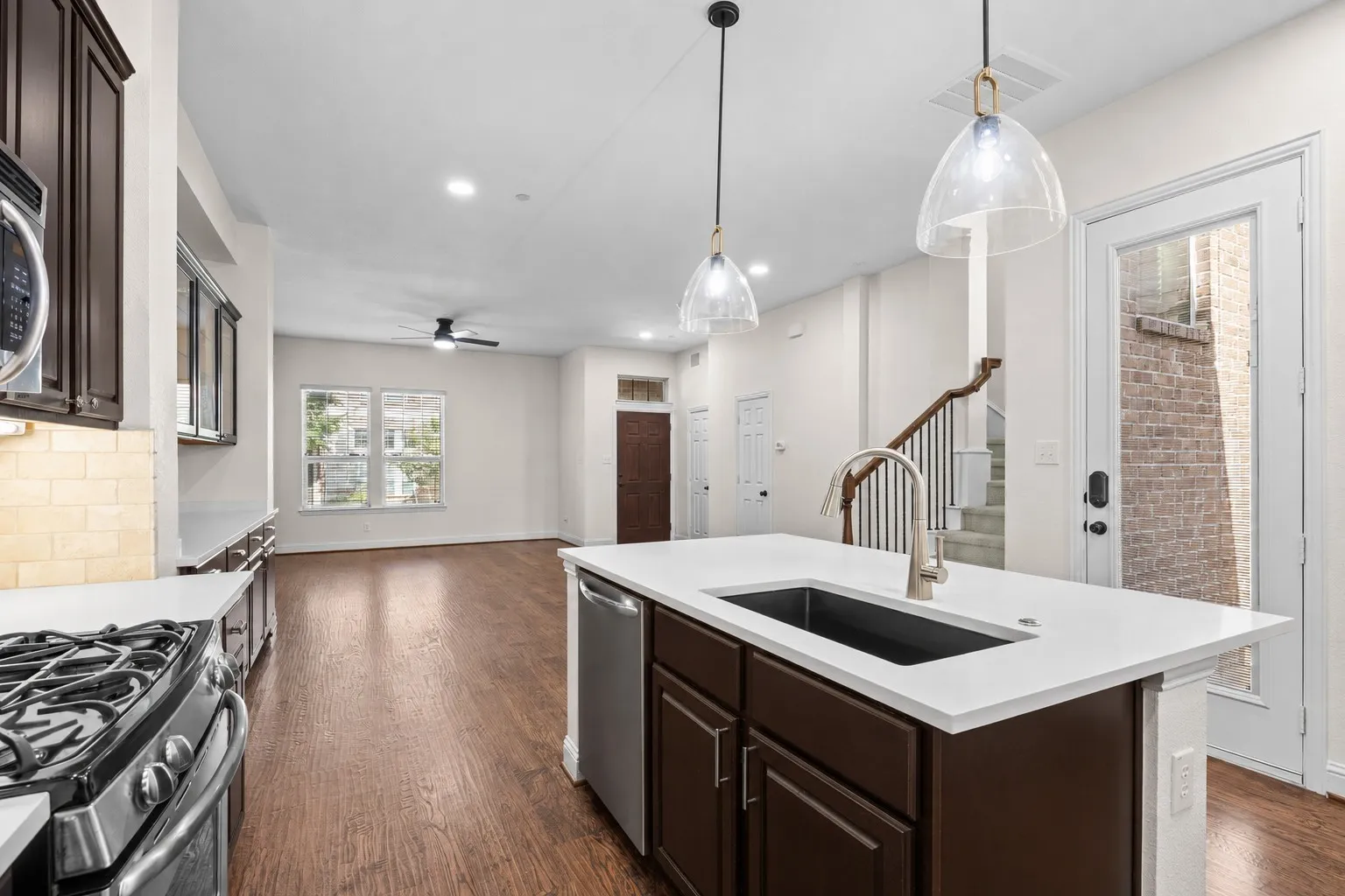 Townhouse For Sale in Dallas County , 743 Matthew Place, Richardson, Texas 75081, 3 Bedroom, 4 Bathroom, 2 Garage spaces, 2,091 Sqft, built in 2010, mls#21370349, Real Estate Agent in Richardson, Homes For Sale in Dallas county, Homes For Sale in Richardson, Realtor in Richardson Texas, Real Estate Brokerage Independent Realty Texas, Luminita Cordes Realtor
