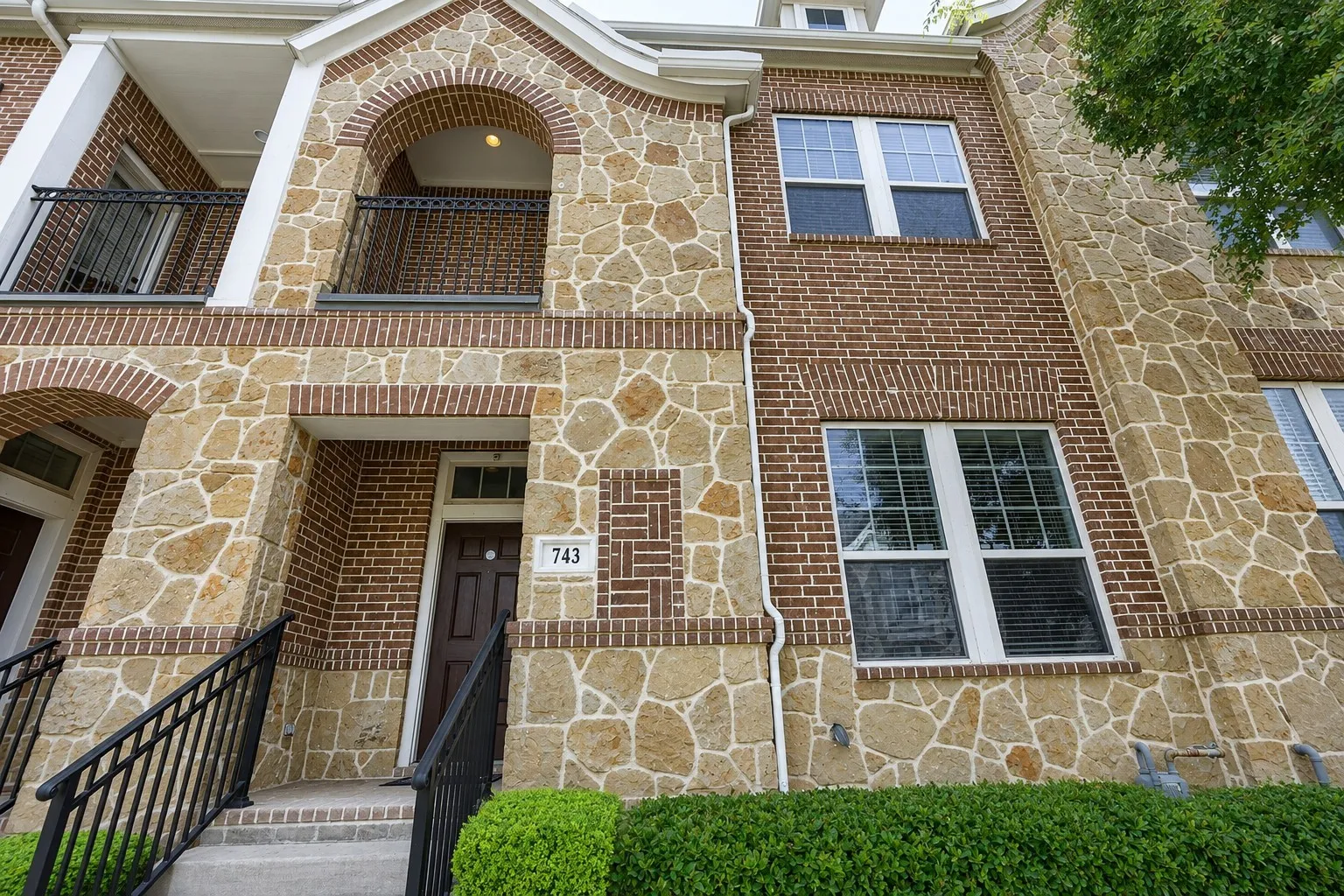 Townhouse For Sale in Dallas County , 743 Matthew Place, Richardson, Texas 75081, 3 Bedroom, 4 Bathroom, 2 Garage spaces, 2,091 Sqft, built in 2010, mls#21370349, Real Estate Agent in Richardson, Homes For Sale in Dallas county, Homes For Sale in Richardson, Realtor in Richardson Texas, Real Estate Brokerage Independent Realty Texas, Luminita Cordes Realtor