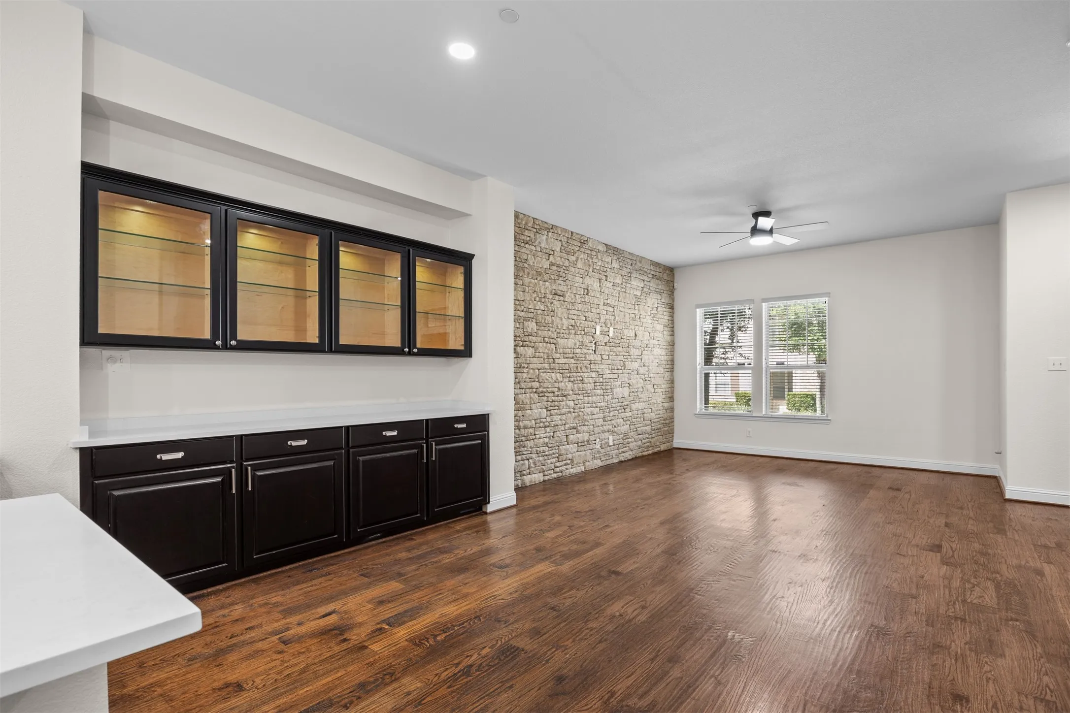 Townhouse For Sale in Dallas County , 743 Matthew Place, Richardson, Texas 75081, 3 Bedroom, 4 Bathroom, 2 Garage spaces, 2,091 Sqft, built in 2010, mls#21370349, Real Estate Agent in Richardson, Homes For Sale in Dallas county, Homes For Sale in Richardson, Realtor in Richardson Texas, Real Estate Brokerage Independent Realty Texas, Luminita Cordes Realtor