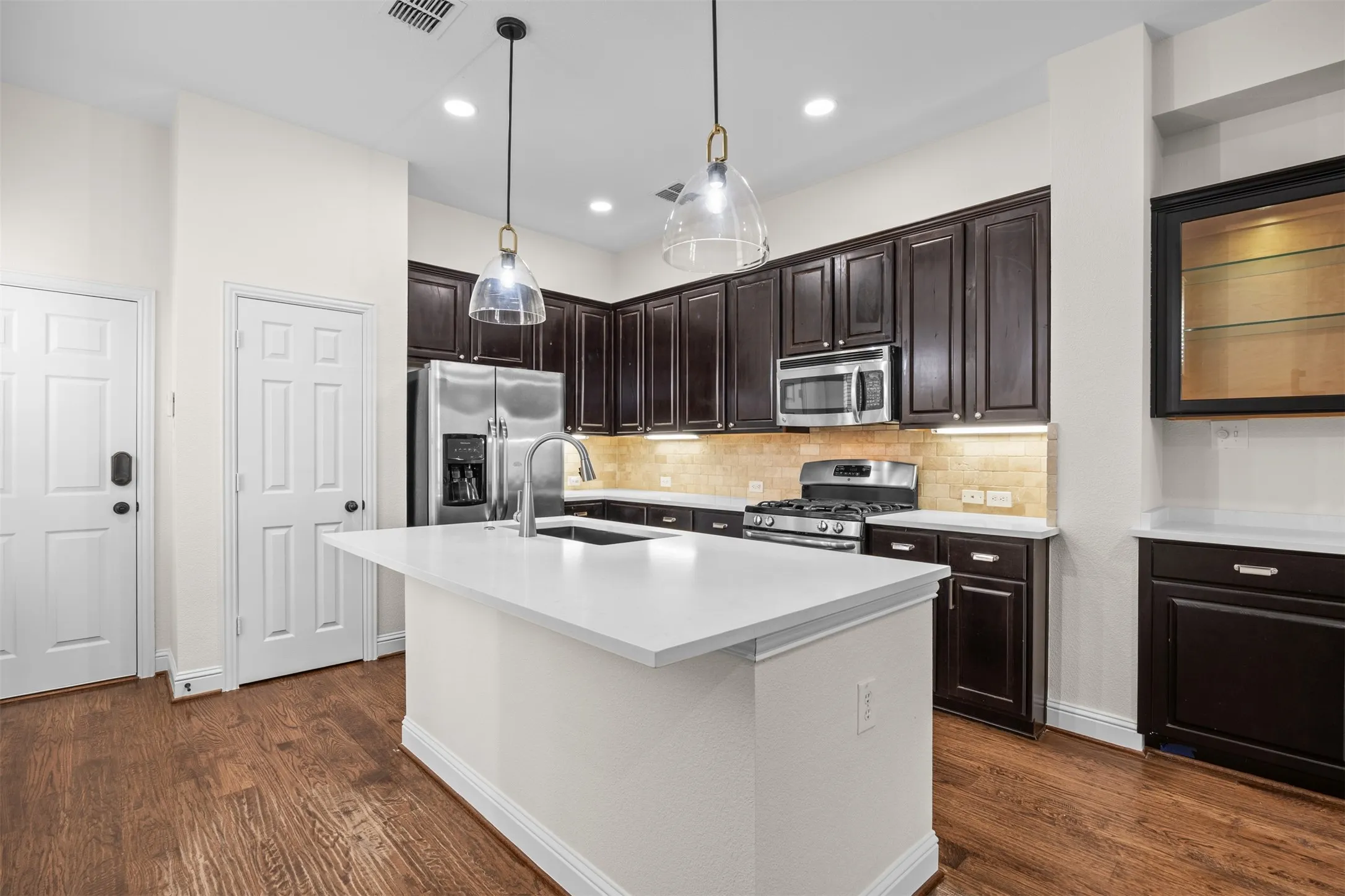 Townhouse For Sale in Dallas County , 743 Matthew Place, Richardson, Texas 75081, 3 Bedroom, 4 Bathroom, 2 Garage spaces, 2,091 Sqft, built in 2010, mls#21370349, Real Estate Agent in Richardson, Homes For Sale in Dallas county, Homes For Sale in Richardson, Realtor in Richardson Texas, Real Estate Brokerage Independent Realty Texas, Luminita Cordes Realtor