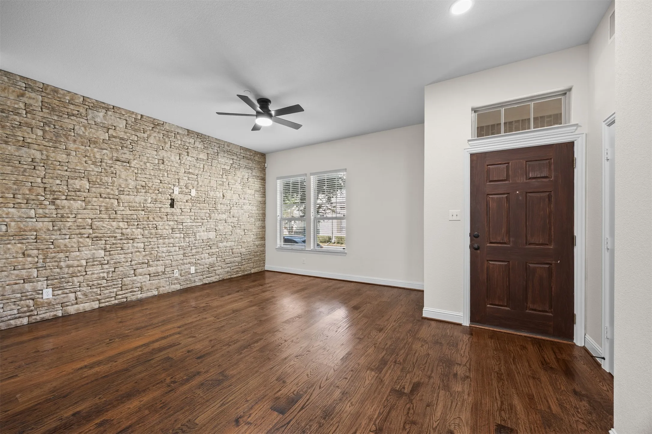 Townhouse For Sale in Dallas County , 743 Matthew Place, Richardson, Texas 75081, 3 Bedroom, 4 Bathroom, 2 Garage spaces, 2,091 Sqft, built in 2010, mls#21370349, Real Estate Agent in Richardson, Homes For Sale in Dallas county, Homes For Sale in Richardson, Realtor in Richardson Texas, Real Estate Brokerage Independent Realty Texas, Luminita Cordes Realtor