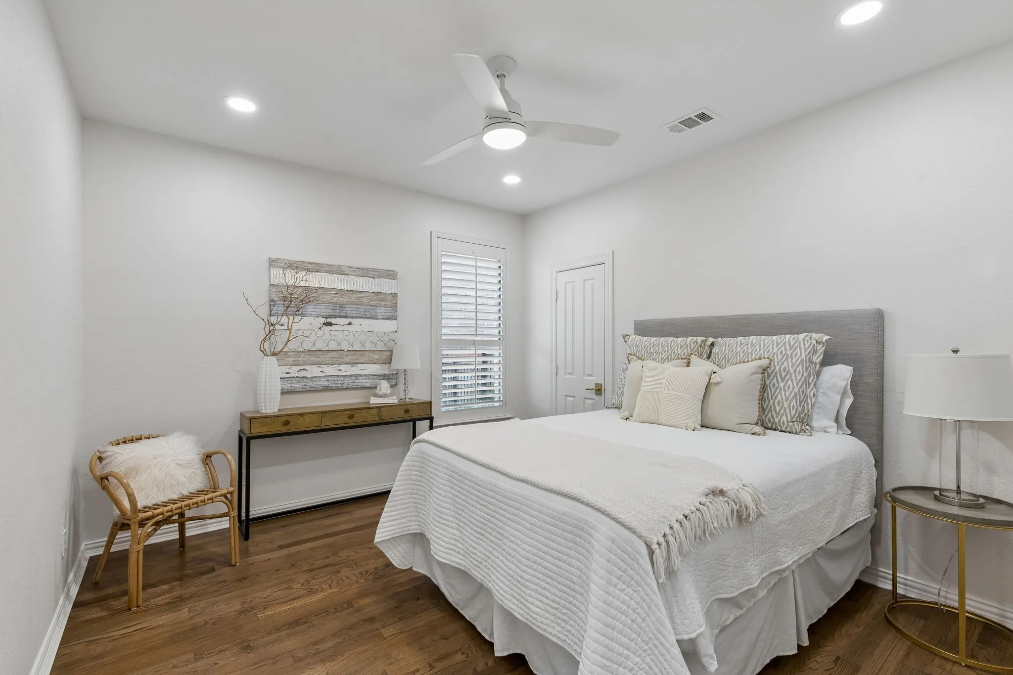 Single Family Residence For Sale in Rockwall County , 4741 Parkwood Drive, Rockwall, Texas 75032, 4 Bedroom, 4 Bathroom, 3 Garage spaces, 3,898 Sqft, built in 1997, mls#21370393, Real Estate Agent in Rockwall, Homes For Sale in Rockwall county, Homes For Sale in Rockwall, Realtor in Rockwall Texas, Real Estate Brokerage Independent Realty Texas, Luminita Cordes Realtor