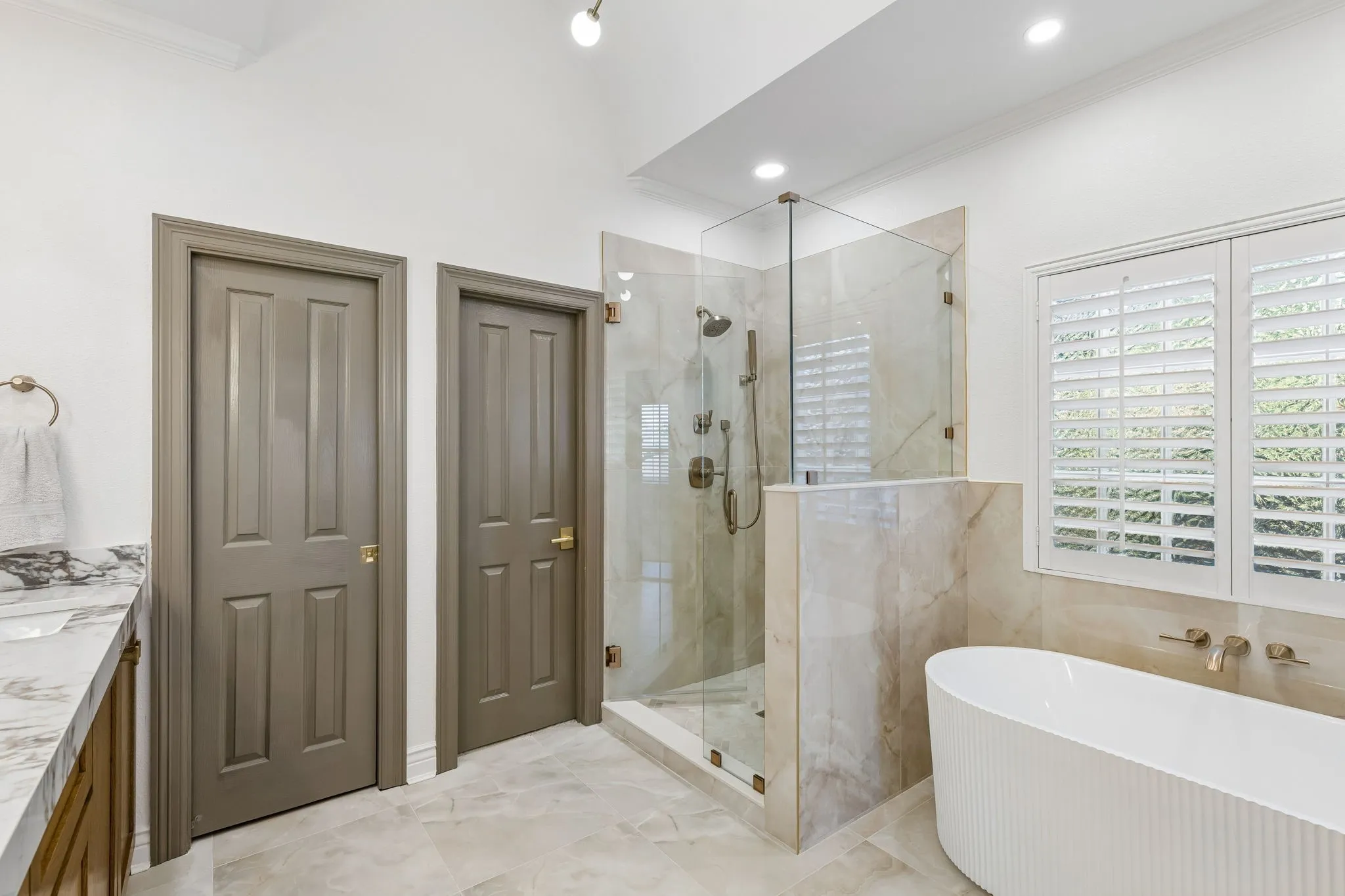 Single Family Residence For Sale in Rockwall County , 4741 Parkwood Drive, Rockwall, Texas 75032, 4 Bedroom, 4 Bathroom, 3 Garage spaces, 3,898 Sqft, built in 1997, mls#21370393, Real Estate Agent in Rockwall, Homes For Sale in Rockwall county, Homes For Sale in Rockwall, Realtor in Rockwall Texas, Real Estate Brokerage Independent Realty Texas, Luminita Cordes Realtor