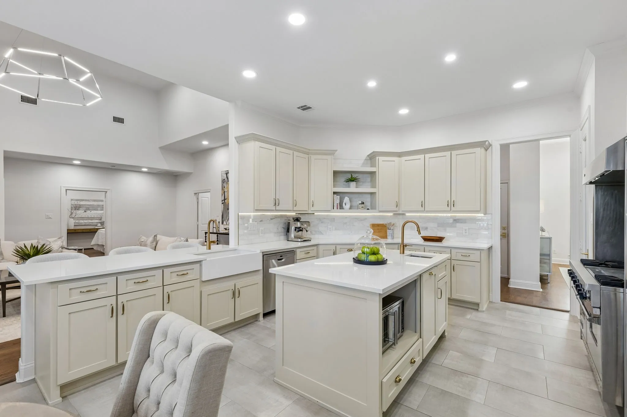 Single Family Residence For Sale in Rockwall County , 4741 Parkwood Drive, Rockwall, Texas 75032, 4 Bedroom, 4 Bathroom, 3 Garage spaces, 3,898 Sqft, built in 1997, mls#21370393, Real Estate Agent in Rockwall, Homes For Sale in Rockwall county, Homes For Sale in Rockwall, Realtor in Rockwall Texas, Real Estate Brokerage Independent Realty Texas, Luminita Cordes Realtor