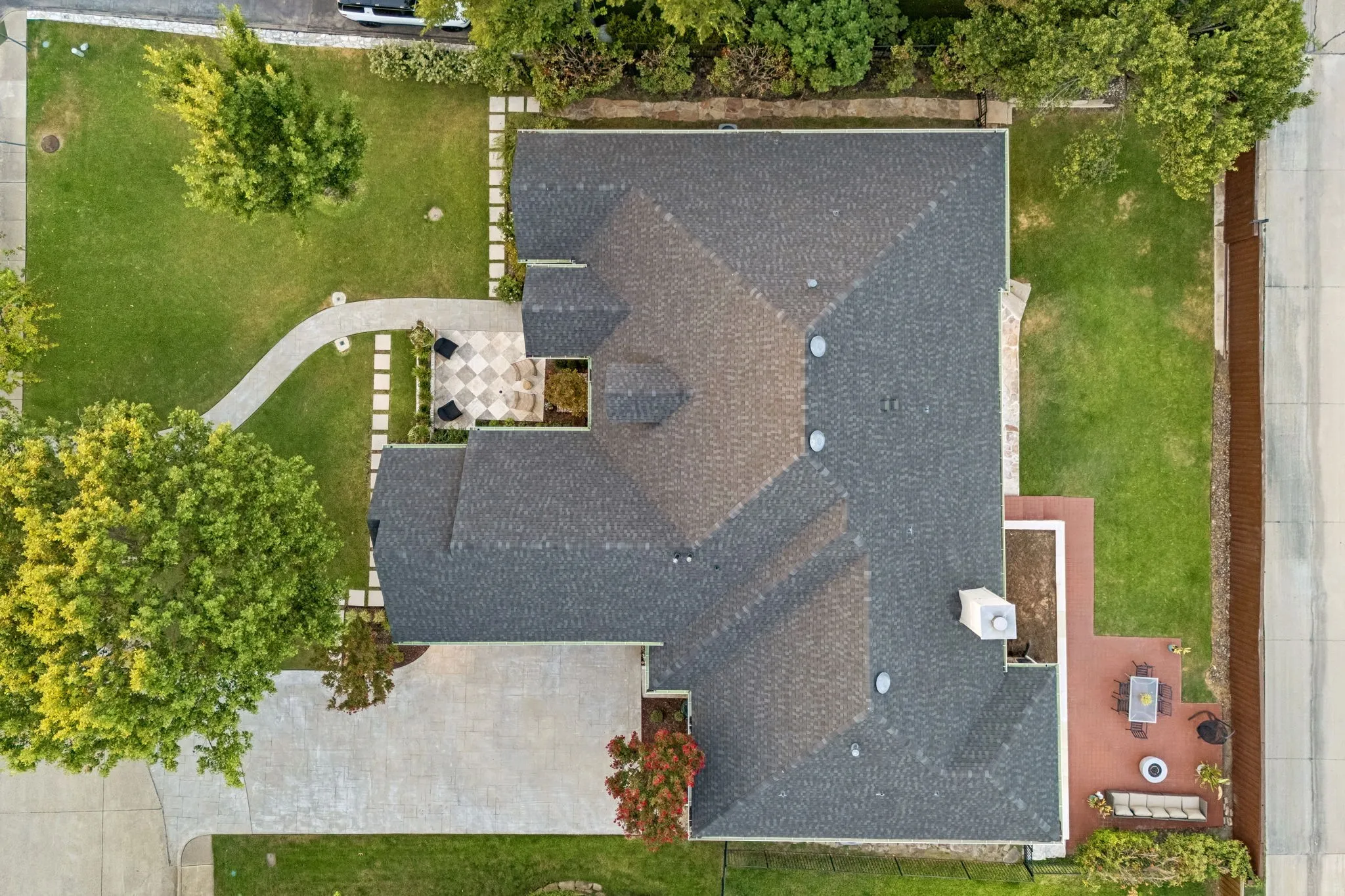 Single Family Residence For Sale in Rockwall County , 4741 Parkwood Drive, Rockwall, Texas 75032, 4 Bedroom, 4 Bathroom, 3 Garage spaces, 3,898 Sqft, built in 1997, mls#21370393, Real Estate Agent in Rockwall, Homes For Sale in Rockwall county, Homes For Sale in Rockwall, Realtor in Rockwall Texas, Real Estate Brokerage Independent Realty Texas, Luminita Cordes Realtor