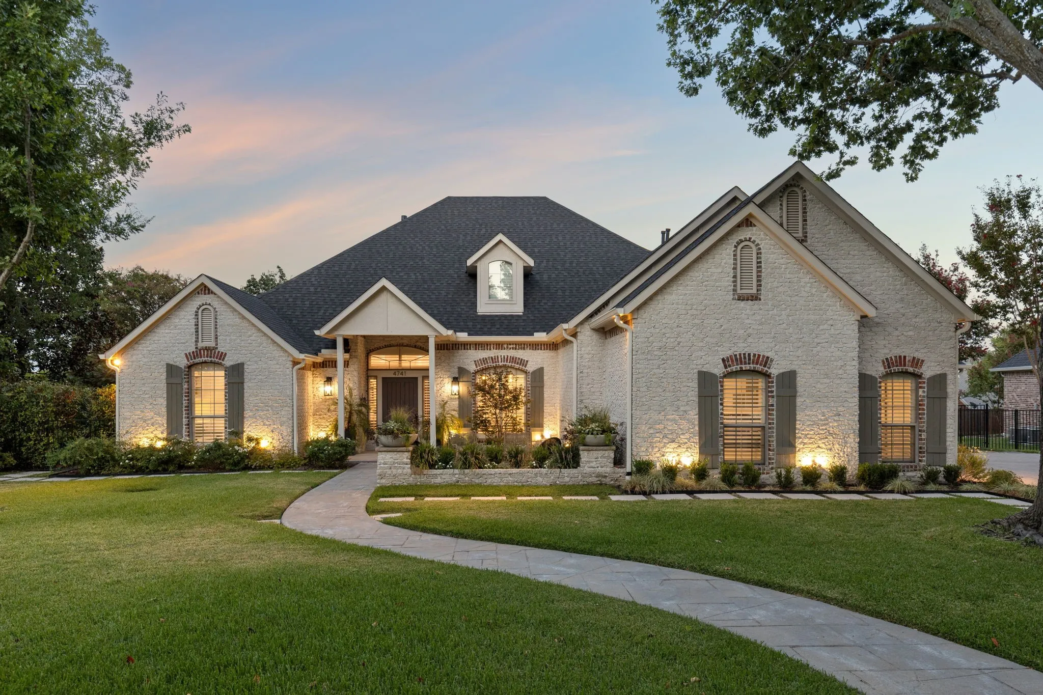 Single Family Residence For Sale in Rockwall County , 4741 Parkwood Drive, Rockwall, Texas 75032, 4 Bedroom, 4 Bathroom, 3 Garage spaces, 3,898 Sqft, built in 1997, mls#21370393, Real Estate Agent in Rockwall, Homes For Sale in Rockwall county, Homes For Sale in Rockwall, Realtor in Rockwall Texas, Real Estate Brokerage Independent Realty Texas, Luminita Cordes Realtor