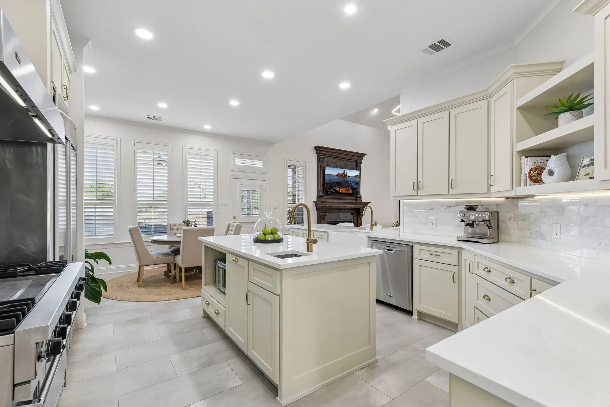 Single Family Residence For Sale in Rockwall County , 4741 Parkwood Drive, Rockwall, Texas 75032, 4 Bedroom, 4 Bathroom, 3 Garage spaces, 3,898 Sqft, built in 1997, mls#21370393, Real Estate Agent in Rockwall, Homes For Sale in Rockwall county, Homes For Sale in Rockwall, Realtor in Rockwall Texas, Real Estate Brokerage Independent Realty Texas, Luminita Cordes Realtor