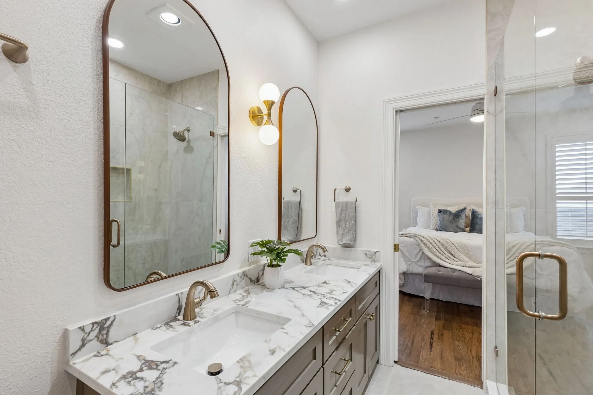 Single Family Residence For Sale in Rockwall County , 4741 Parkwood Drive, Rockwall, Texas 75032, 4 Bedroom, 4 Bathroom, 3 Garage spaces, 3,898 Sqft, built in 1997, mls#21370393, Real Estate Agent in Rockwall, Homes For Sale in Rockwall county, Homes For Sale in Rockwall, Realtor in Rockwall Texas, Real Estate Brokerage Independent Realty Texas, Luminita Cordes Realtor