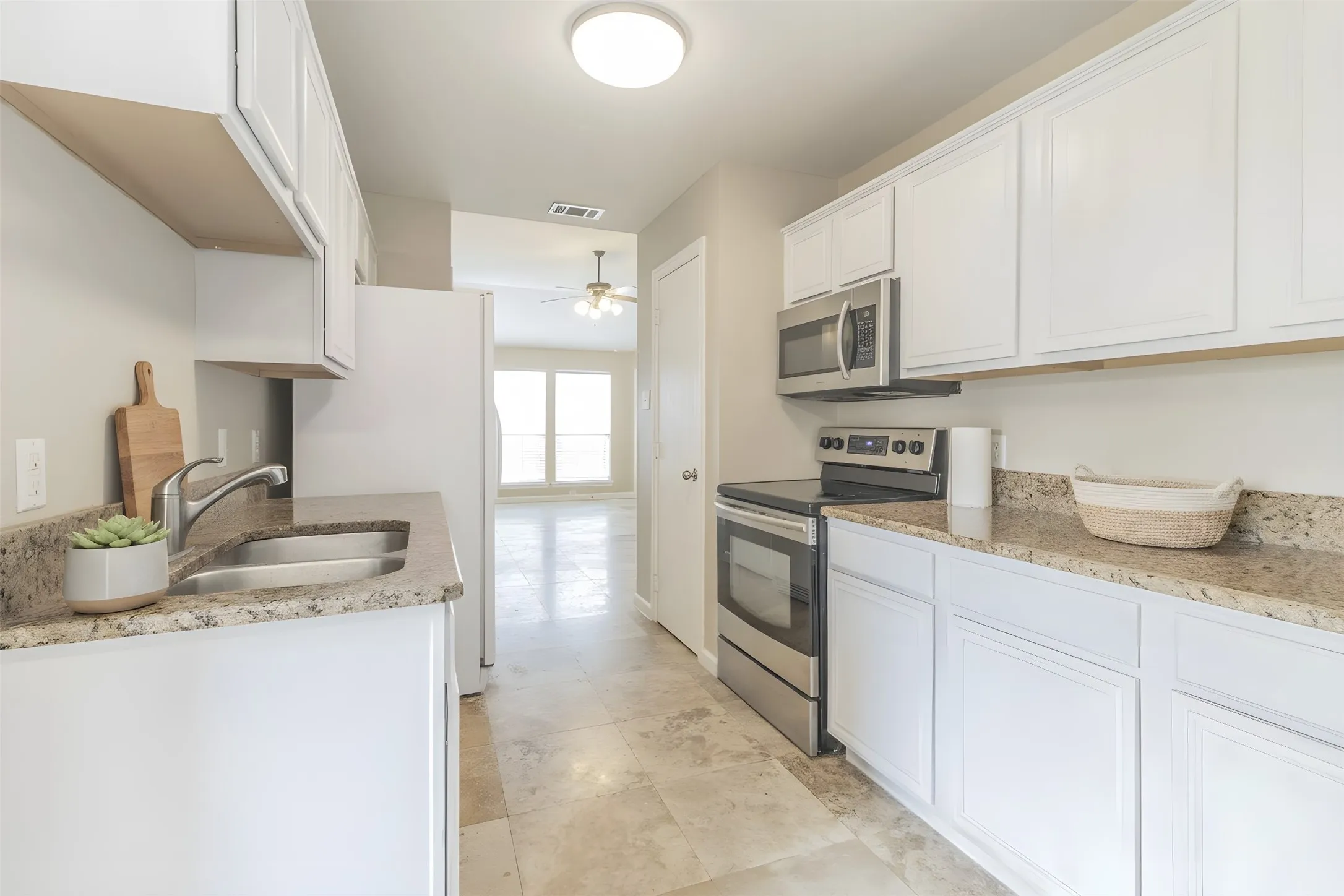 Single Family Residence For Rent in Collin County , 1070 Mellanie Lane, Celina, Texas 75009, 3 Bedroom, 2 Bathroom, 2 Garage spaces, 1,261 Sqft, built in 2004, mls#21368358, Real Estate Agent in Celina, Homes For Rent in Collin county, Homes For Rent in Celina, Realtor in Celina Texas, Real Estate Brokerage Independent Realty Texas, Luminita Cordes Realtor
