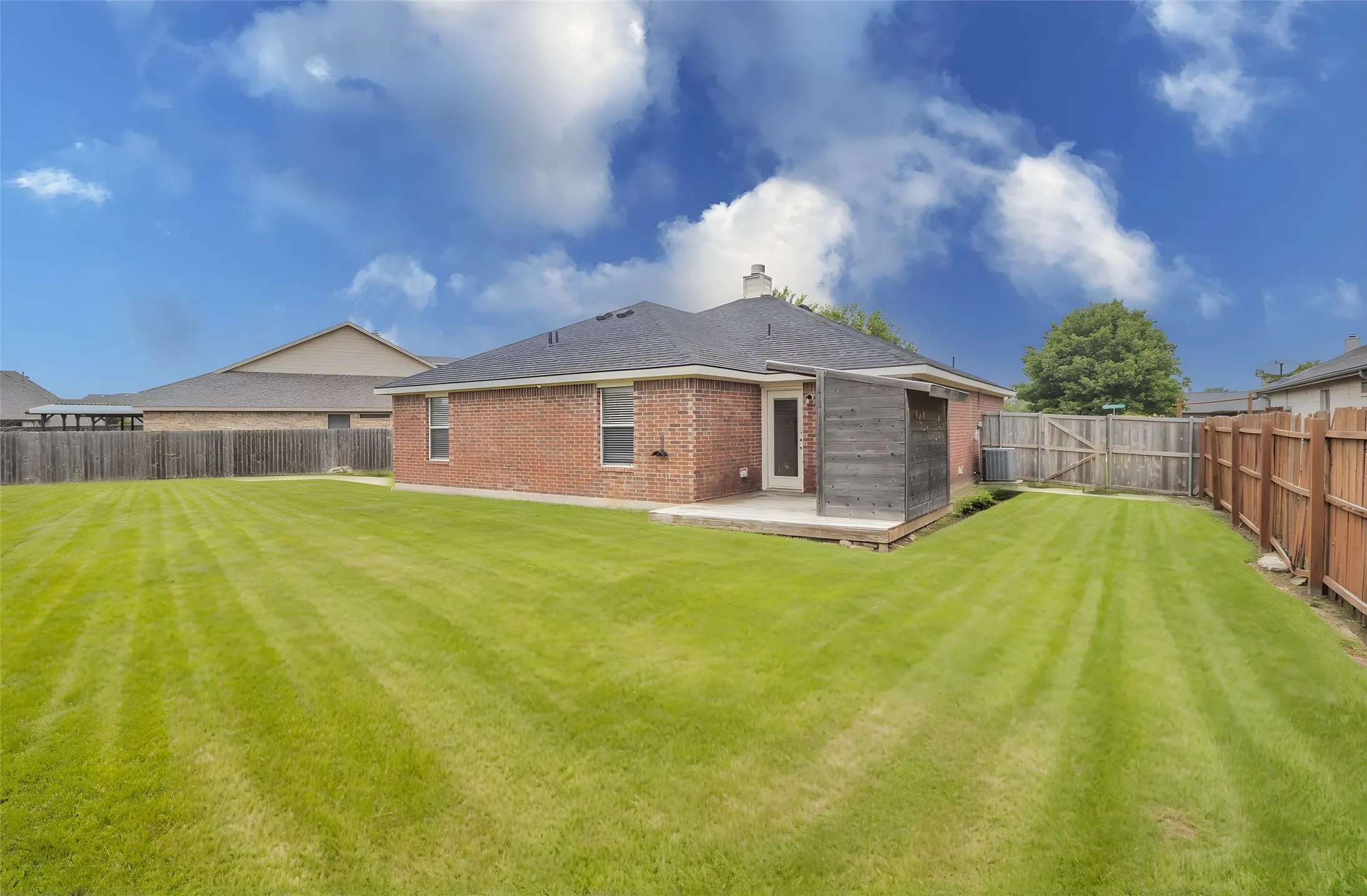 Single Family Residence For Rent in Collin County , 1070 Mellanie Lane, Celina, Texas 75009, 3 Bedroom, 2 Bathroom, 2 Garage spaces, 1,261 Sqft, built in 2004, mls#21368358, Real Estate Agent in Celina, Homes For Rent in Collin county, Homes For Rent in Celina, Realtor in Celina Texas, Real Estate Brokerage Independent Realty Texas, Luminita Cordes Realtor