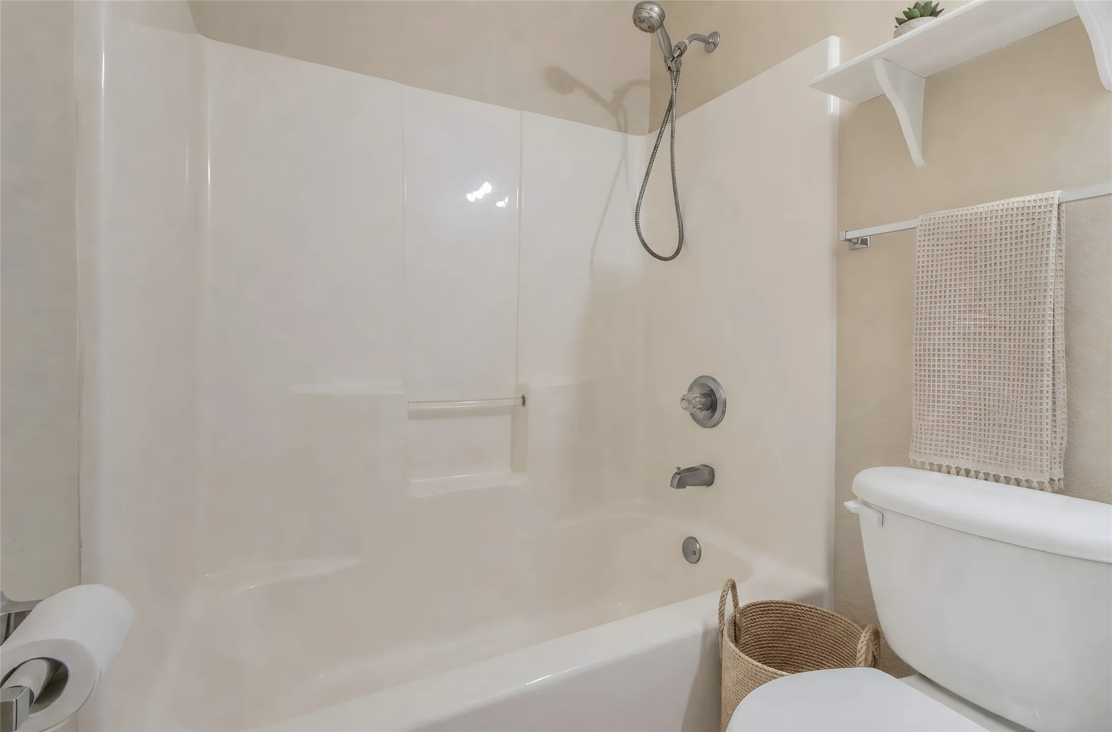 Single Family Residence For Rent in Collin County , 1070 Mellanie Lane, Celina, Texas 75009, 3 Bedroom, 2 Bathroom, 2 Garage spaces, 1,261 Sqft, built in 2004, mls#21368358, Real Estate Agent in Celina, Homes For Rent in Collin county, Homes For Rent in Celina, Realtor in Celina Texas, Real Estate Brokerage Independent Realty Texas, Luminita Cordes Realtor