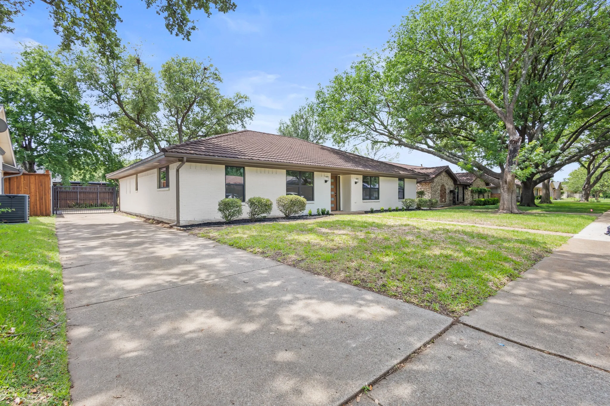 Single Family Residence For Sale in Dallas County , 442 Hanover Lane, Irving, Texas 75062, 4 Bedroom, 3 Bathroom, 2 Garage spaces, 2,294 Sqft, built in 1971, mls#21370499, Real Estate Agent in Irving, Homes For Sale in Dallas county, Homes For Sale in Irving, Realtor in Irving Texas, Real Estate Brokerage Independent Realty Texas, Luminita Cordes Realtor