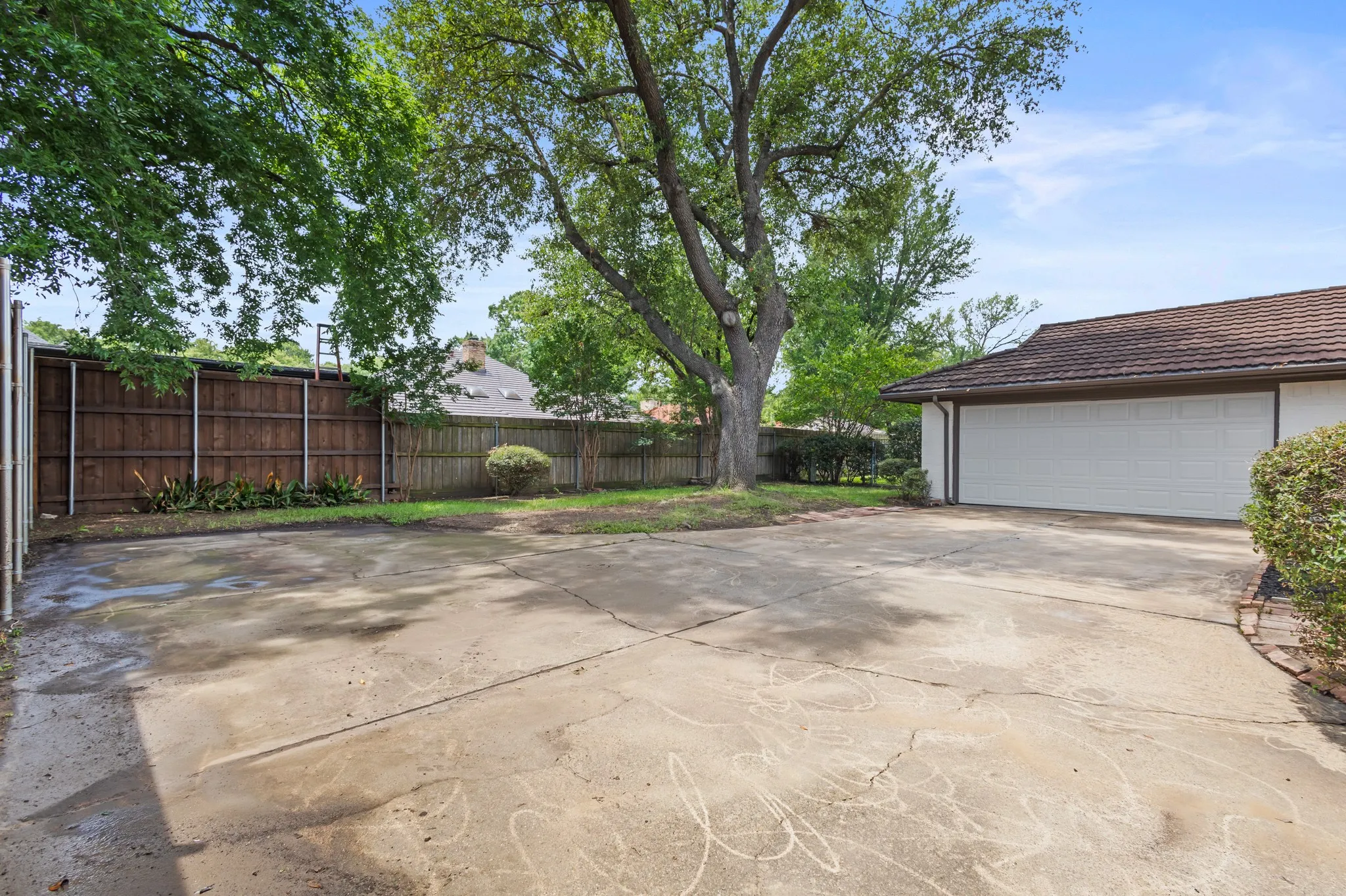 Single Family Residence For Sale in Dallas County , 442 Hanover Lane, Irving, Texas 75062, 4 Bedroom, 3 Bathroom, 2 Garage spaces, 2,294 Sqft, built in 1971, mls#21370499, Real Estate Agent in Irving, Homes For Sale in Dallas county, Homes For Sale in Irving, Realtor in Irving Texas, Real Estate Brokerage Independent Realty Texas, Luminita Cordes Realtor