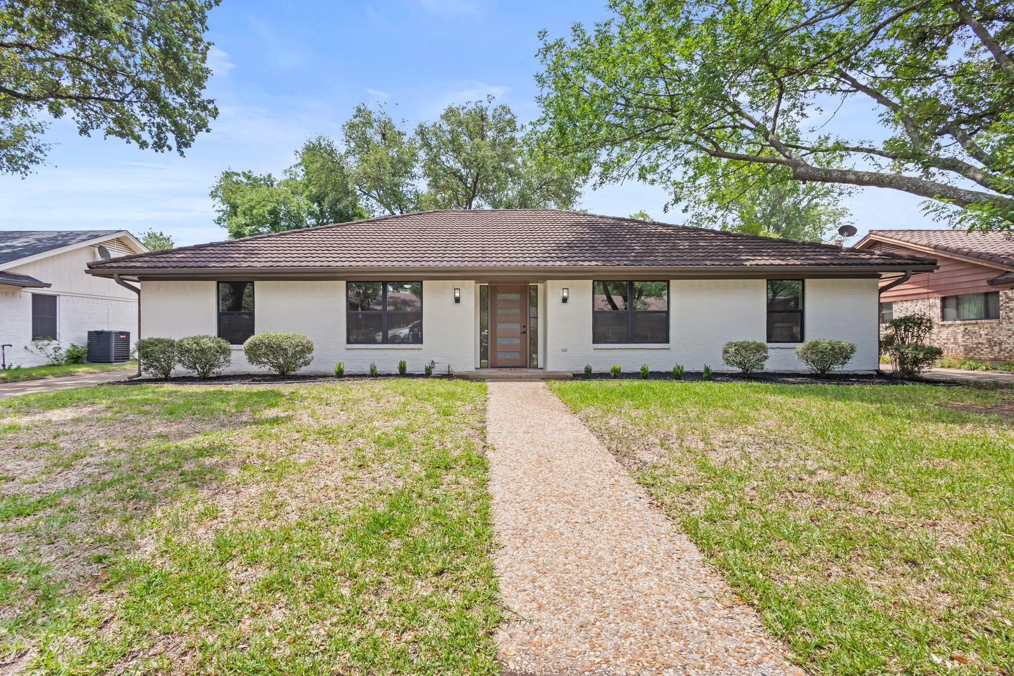 Single Family Residence For Sale in Dallas County , 442 Hanover Lane, Irving, Texas 75062, 4 Bedroom, 3 Bathroom, 2 Garage spaces, 2,294 Sqft, built in 1971, mls#21370499, Real Estate Agent in Irving, Homes For Sale in Dallas county, Homes For Sale in Irving, Realtor in Irving Texas, Real Estate Brokerage Independent Realty Texas, Luminita Cordes Realtor