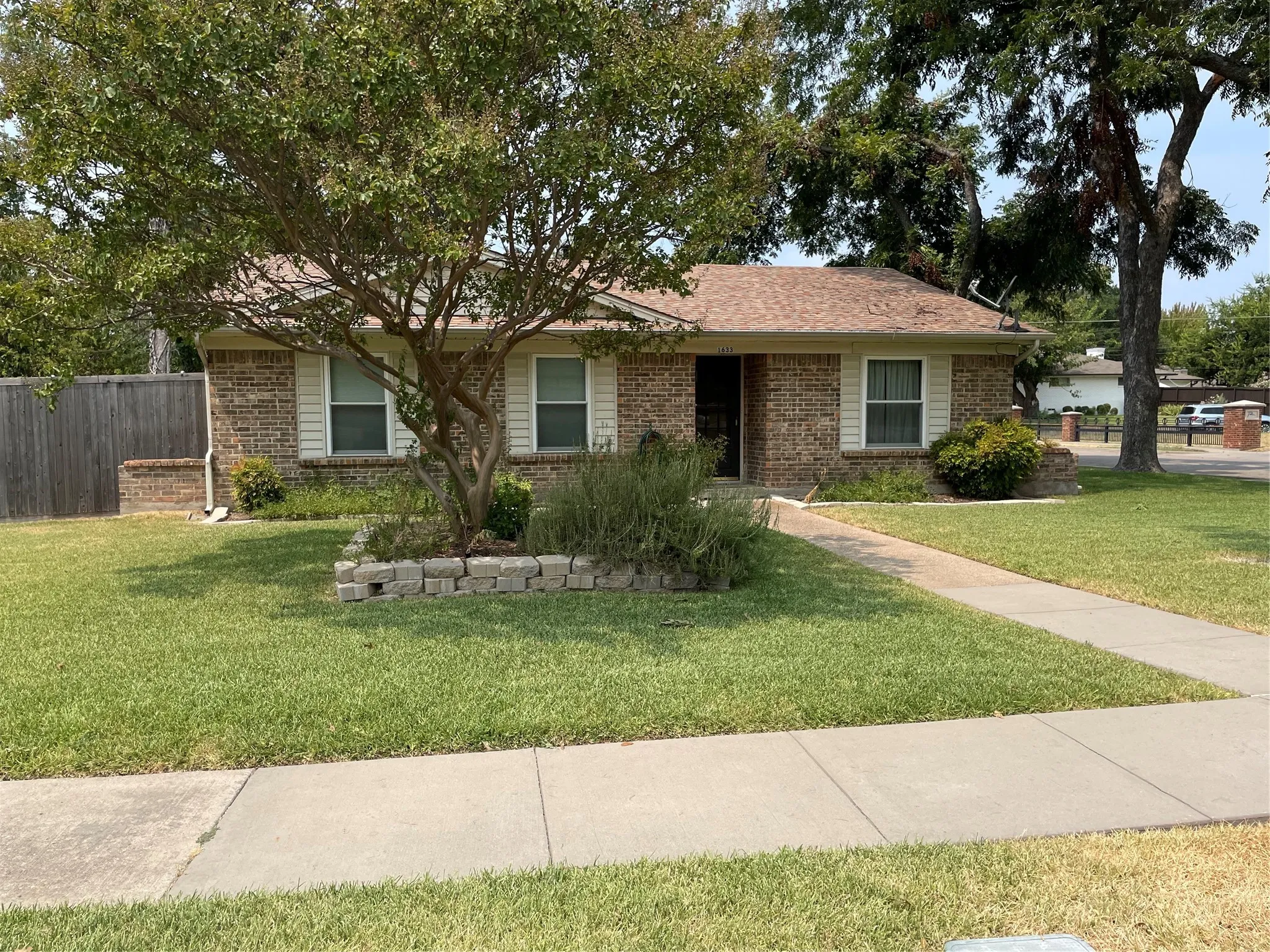 Single Family Residence For Sale in Dallas County , 1633 Wisteria Way, Richardson, Texas 75080, 3 Bedroom, 2 Bathroom, 2 Garage spaces, 1,481 Sqft, built in 1969, mls#21369994, Real Estate Agent in Richardson, Homes For Sale in Dallas county, Homes For Sale in Richardson, Realtor in Richardson Texas, Real Estate Brokerage Independent Realty Texas, Luminita Cordes Realtor