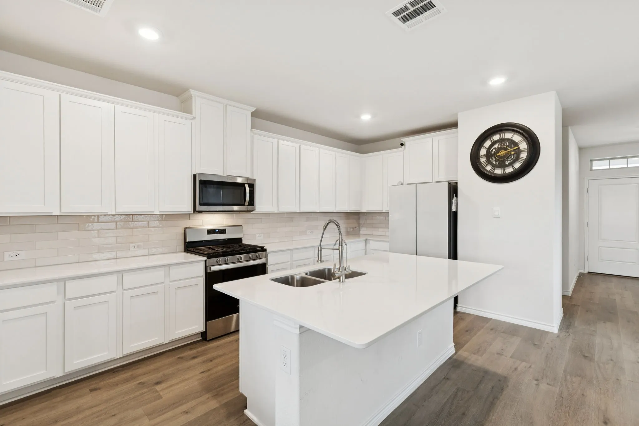 Single Family Residence For Rent in Denton County , 3400 Honey Hill Road, Aubrey, Texas 76227, 5 Bedroom, 4 Bathroom, 2 Garage spaces, 3,382 Sqft, built in 2023, mls#21370446, Real Estate Agent in Aubrey, Homes For Rent in Denton county, Homes For Rent in Aubrey, Realtor in Aubrey Texas, Real Estate Brokerage Independent Realty Texas, Luminita Cordes Realtor