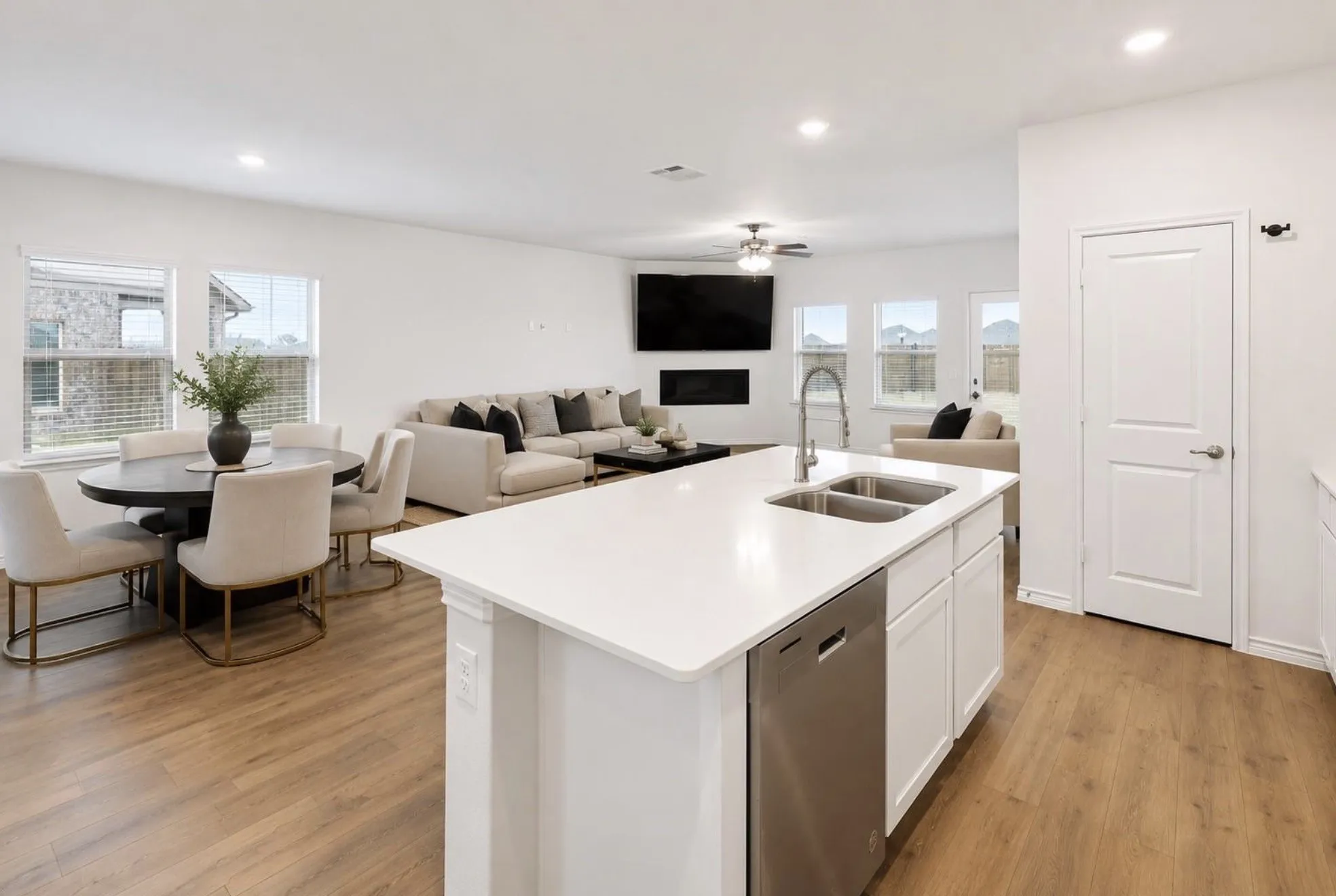 Single Family Residence For Rent in Denton County , 3400 Honey Hill Road, Aubrey, Texas 76227, 5 Bedroom, 4 Bathroom, 2 Garage spaces, 3,382 Sqft, built in 2023, mls#21370446, Real Estate Agent in Aubrey, Homes For Rent in Denton county, Homes For Rent in Aubrey, Realtor in Aubrey Texas, Real Estate Brokerage Independent Realty Texas, Luminita Cordes Realtor