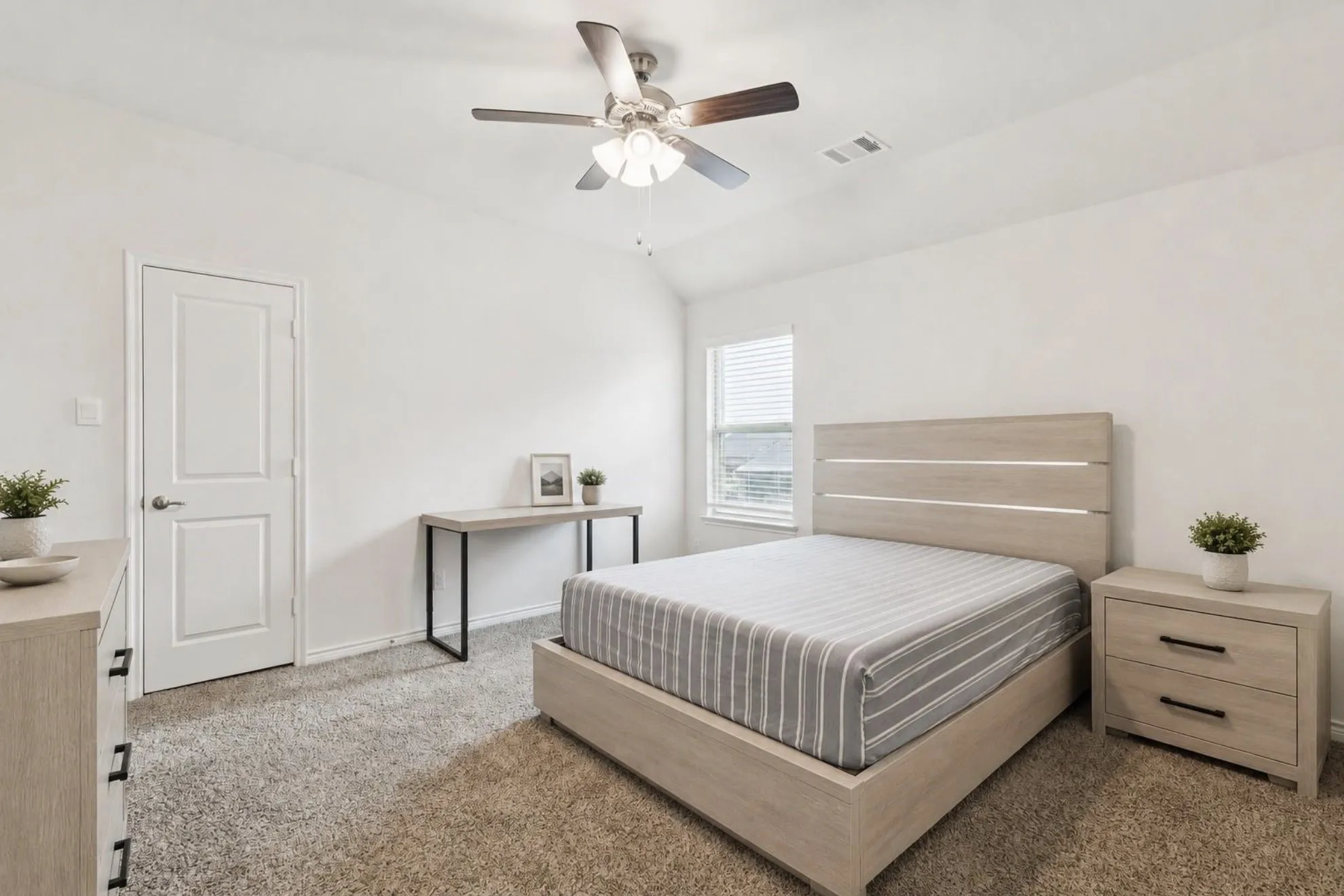 Single Family Residence For Rent in Denton County , 3400 Honey Hill Road, Aubrey, Texas 76227, 5 Bedroom, 4 Bathroom, 2 Garage spaces, 3,382 Sqft, built in 2023, mls#21370446, Real Estate Agent in Aubrey, Homes For Rent in Denton county, Homes For Rent in Aubrey, Realtor in Aubrey Texas, Real Estate Brokerage Independent Realty Texas, Luminita Cordes Realtor
