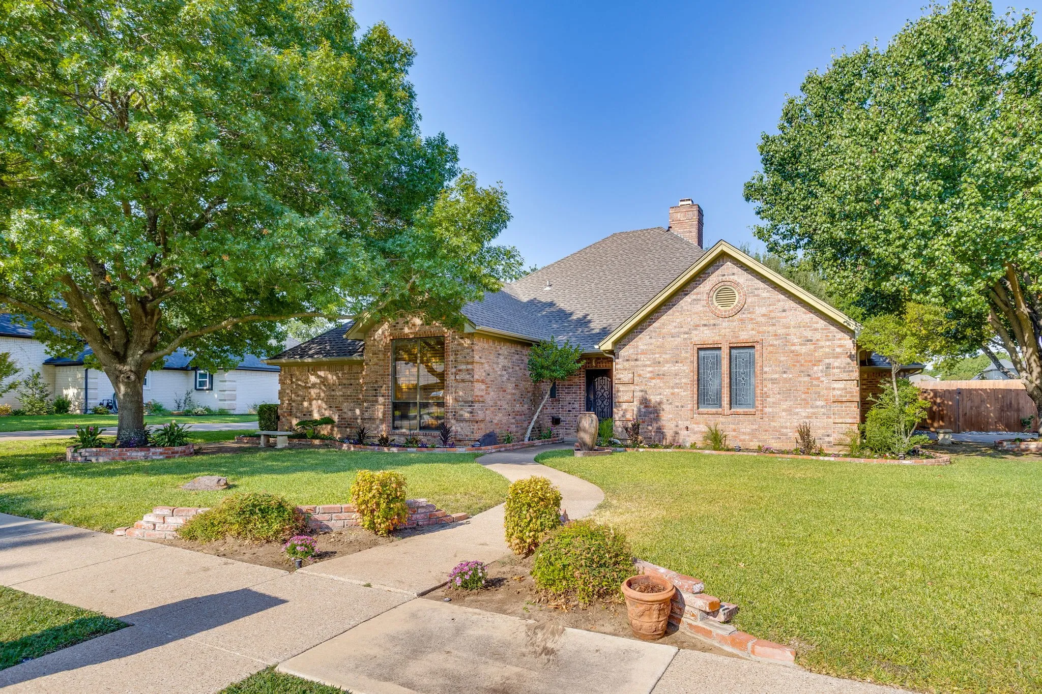 Heart of Keller with pool KHS 990 Oak Ridge Dr. Keller TX 76248 817-422-3322