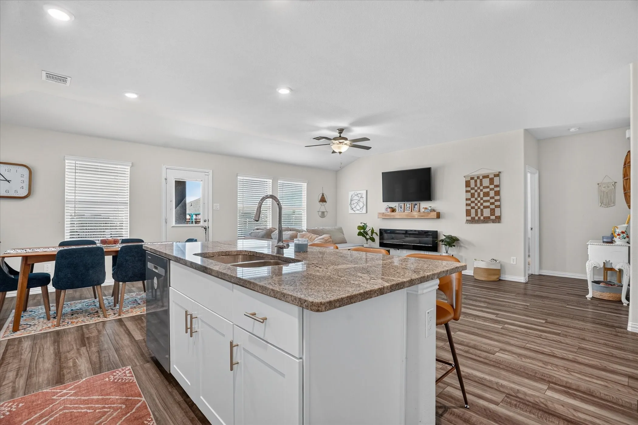 Single Family Residence For Sale in Tarrant County , 2413 Ponca Drive, Fort Worth, Texas 76179, 4 Bedroom, 3 Bathroom, 2 Garage spaces, 2,279 Sqft, built in 2022, mls#21369174, Real Estate Agent in Fort Worth, Homes For Sale in Tarrant county, Homes For Sale in Fort Worth, Realtor in Fort Worth Texas, Real Estate Brokerage Independent Realty Texas, Luminita Cordes Realtor