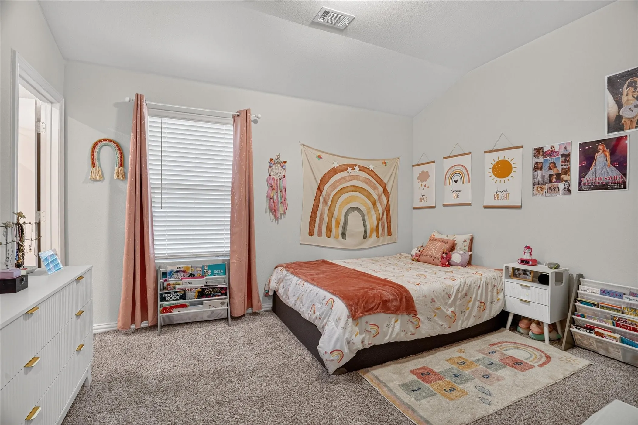 Single Family Residence For Sale in Tarrant County , 2413 Ponca Drive, Fort Worth, Texas 76179, 4 Bedroom, 3 Bathroom, 2 Garage spaces, 2,279 Sqft, built in 2022, mls#21369174, Real Estate Agent in Fort Worth, Homes For Sale in Tarrant county, Homes For Sale in Fort Worth, Realtor in Fort Worth Texas, Real Estate Brokerage Independent Realty Texas, Luminita Cordes Realtor