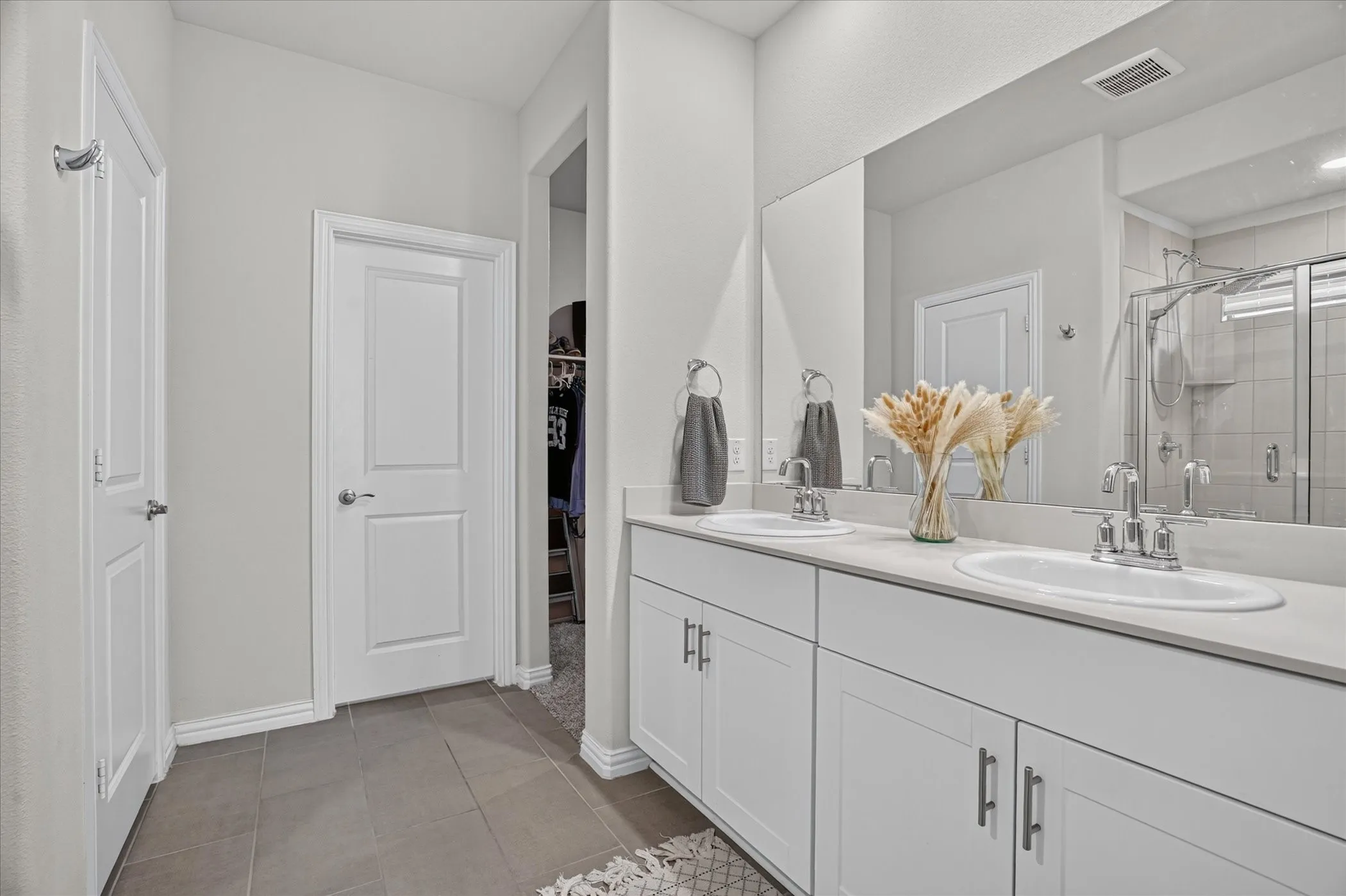 Single Family Residence For Sale in Tarrant County , 2413 Ponca Drive, Fort Worth, Texas 76179, 4 Bedroom, 3 Bathroom, 2 Garage spaces, 2,279 Sqft, built in 2022, mls#21369174, Real Estate Agent in Fort Worth, Homes For Sale in Tarrant county, Homes For Sale in Fort Worth, Realtor in Fort Worth Texas, Real Estate Brokerage Independent Realty Texas, Luminita Cordes Realtor