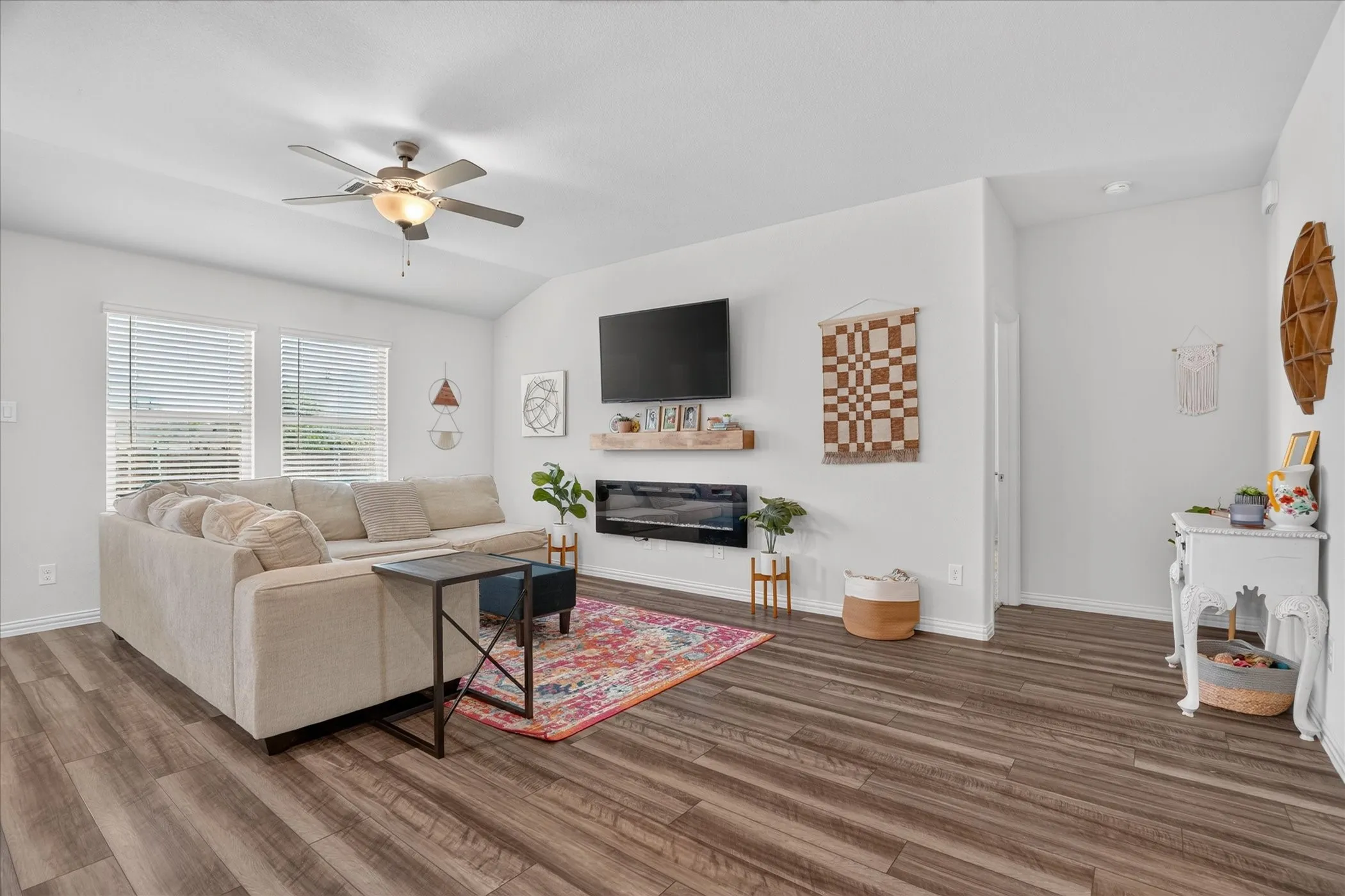 Single Family Residence For Sale in Tarrant County , 2413 Ponca Drive, Fort Worth, Texas 76179, 4 Bedroom, 3 Bathroom, 2 Garage spaces, 2,279 Sqft, built in 2022, mls#21369174, Real Estate Agent in Fort Worth, Homes For Sale in Tarrant county, Homes For Sale in Fort Worth, Realtor in Fort Worth Texas, Real Estate Brokerage Independent Realty Texas, Luminita Cordes Realtor