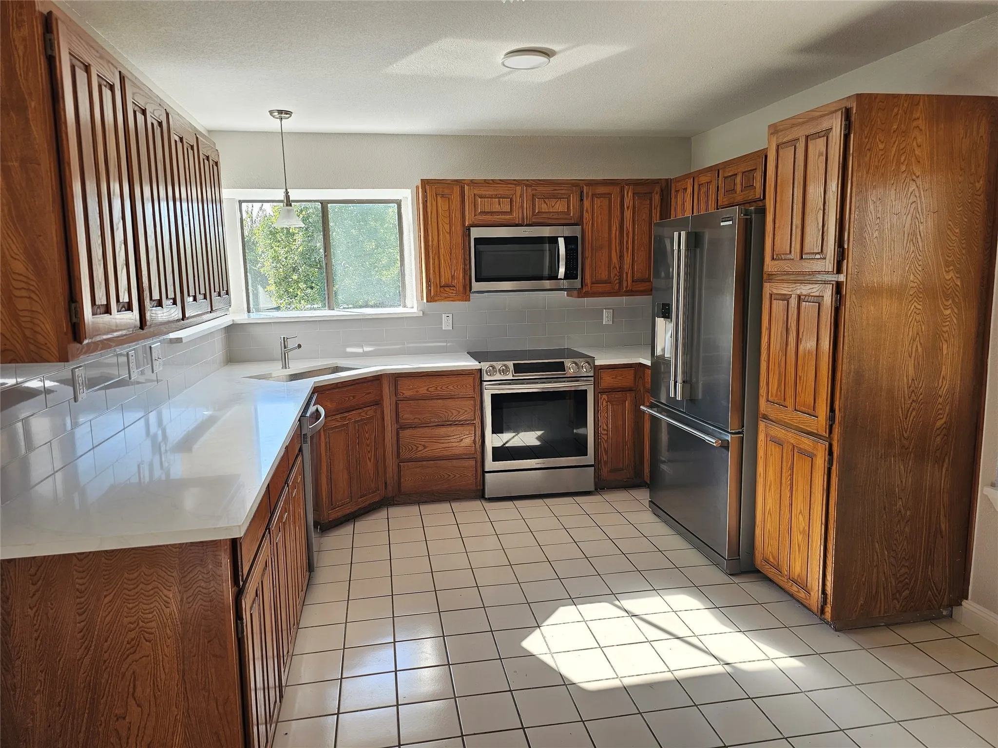 Single Family Residence For Sale in Tarrant County , 6300 Brownlee Lane, Arlington, Texas 76018, 3 Bedroom, 2 Bathroom, 2 Garage spaces, 1,490 Sqft, built in 1984, mls#21370449, Real Estate Agent in Arlington, Homes For Sale in Tarrant county, Homes For Sale in Arlington, Realtor in Arlington Texas, Real Estate Brokerage Independent Realty Texas, Luminita Cordes Realtor