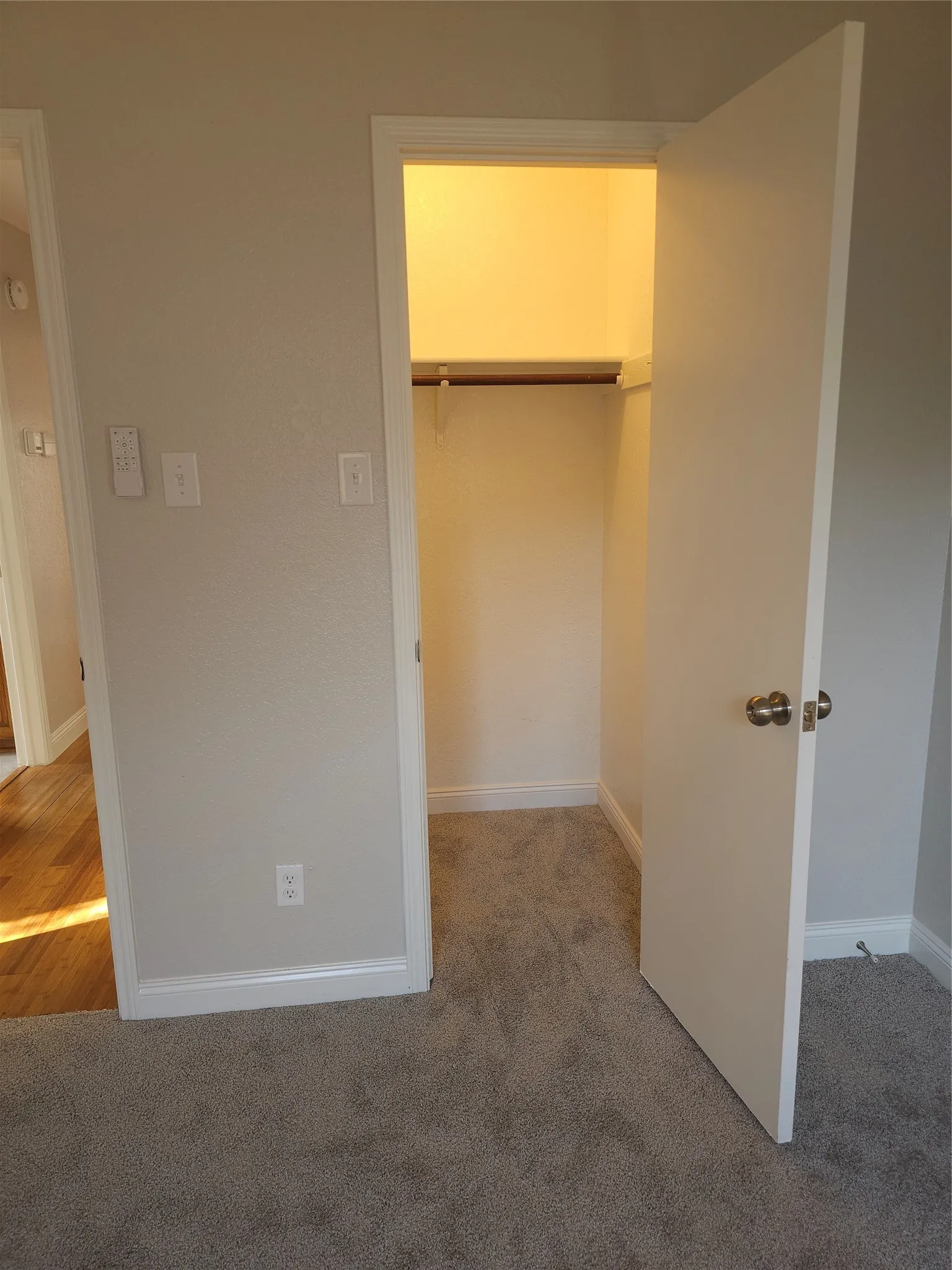 Single Family Residence For Sale in Tarrant County , 6300 Brownlee Lane, Arlington, Texas 76018, 3 Bedroom, 2 Bathroom, 2 Garage spaces, 1,490 Sqft, built in 1984, mls#21370449, Real Estate Agent in Arlington, Homes For Sale in Tarrant county, Homes For Sale in Arlington, Realtor in Arlington Texas, Real Estate Brokerage Independent Realty Texas, Luminita Cordes Realtor