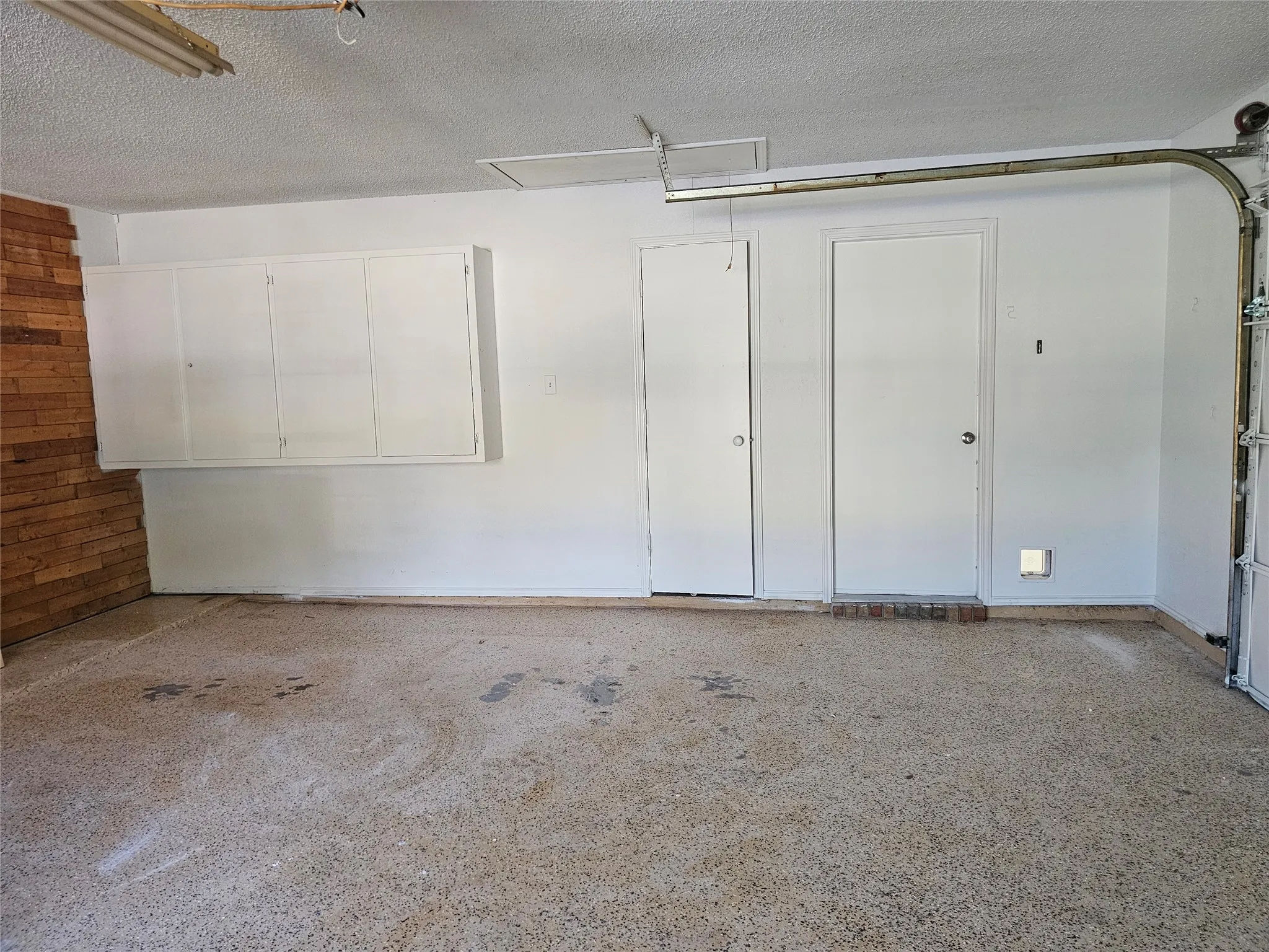 Single Family Residence For Sale in Tarrant County , 6300 Brownlee Lane, Arlington, Texas 76018, 3 Bedroom, 2 Bathroom, 2 Garage spaces, 1,490 Sqft, built in 1984, mls#21370449, Real Estate Agent in Arlington, Homes For Sale in Tarrant county, Homes For Sale in Arlington, Realtor in Arlington Texas, Real Estate Brokerage Independent Realty Texas, Luminita Cordes Realtor