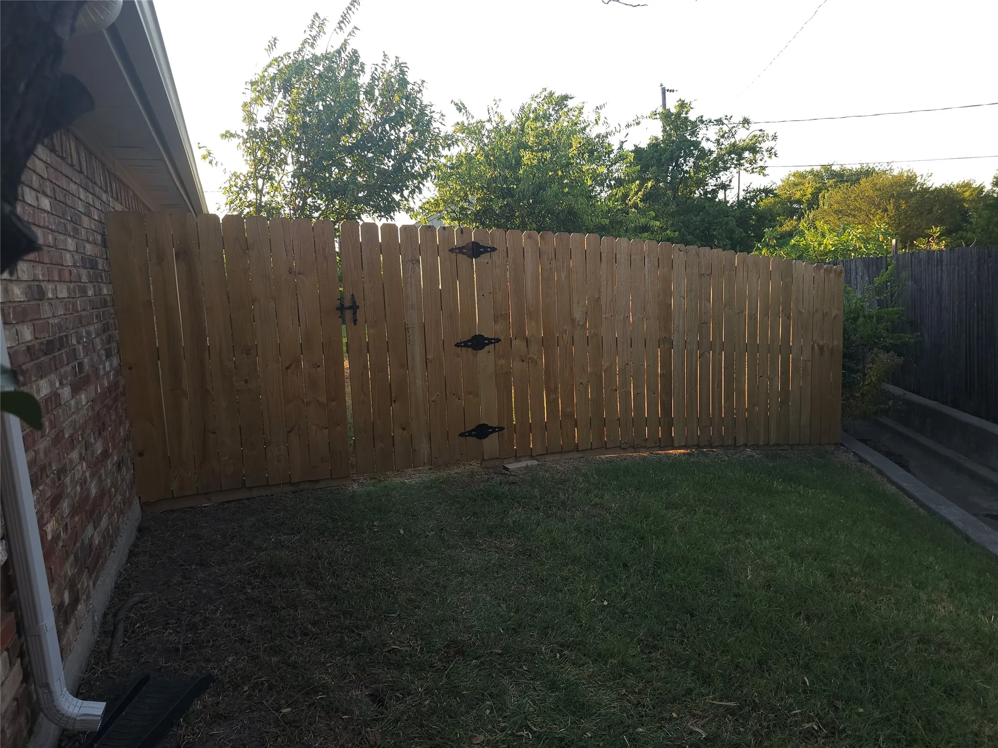 Single Family Residence For Sale in Tarrant County , 6300 Brownlee Lane, Arlington, Texas 76018, 3 Bedroom, 2 Bathroom, 2 Garage spaces, 1,490 Sqft, built in 1984, mls#21370449, Real Estate Agent in Arlington, Homes For Sale in Tarrant county, Homes For Sale in Arlington, Realtor in Arlington Texas, Real Estate Brokerage Independent Realty Texas, Luminita Cordes Realtor
