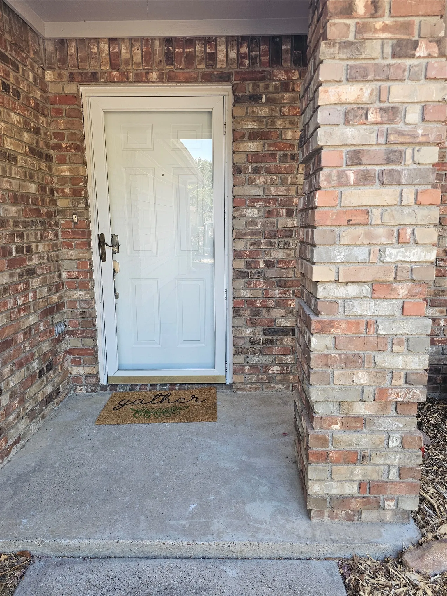 Single Family Residence For Sale in Tarrant County , 6300 Brownlee Lane, Arlington, Texas 76018, 3 Bedroom, 2 Bathroom, 2 Garage spaces, 1,490 Sqft, built in 1984, mls#21370449, Real Estate Agent in Arlington, Homes For Sale in Tarrant county, Homes For Sale in Arlington, Realtor in Arlington Texas, Real Estate Brokerage Independent Realty Texas, Luminita Cordes Realtor
